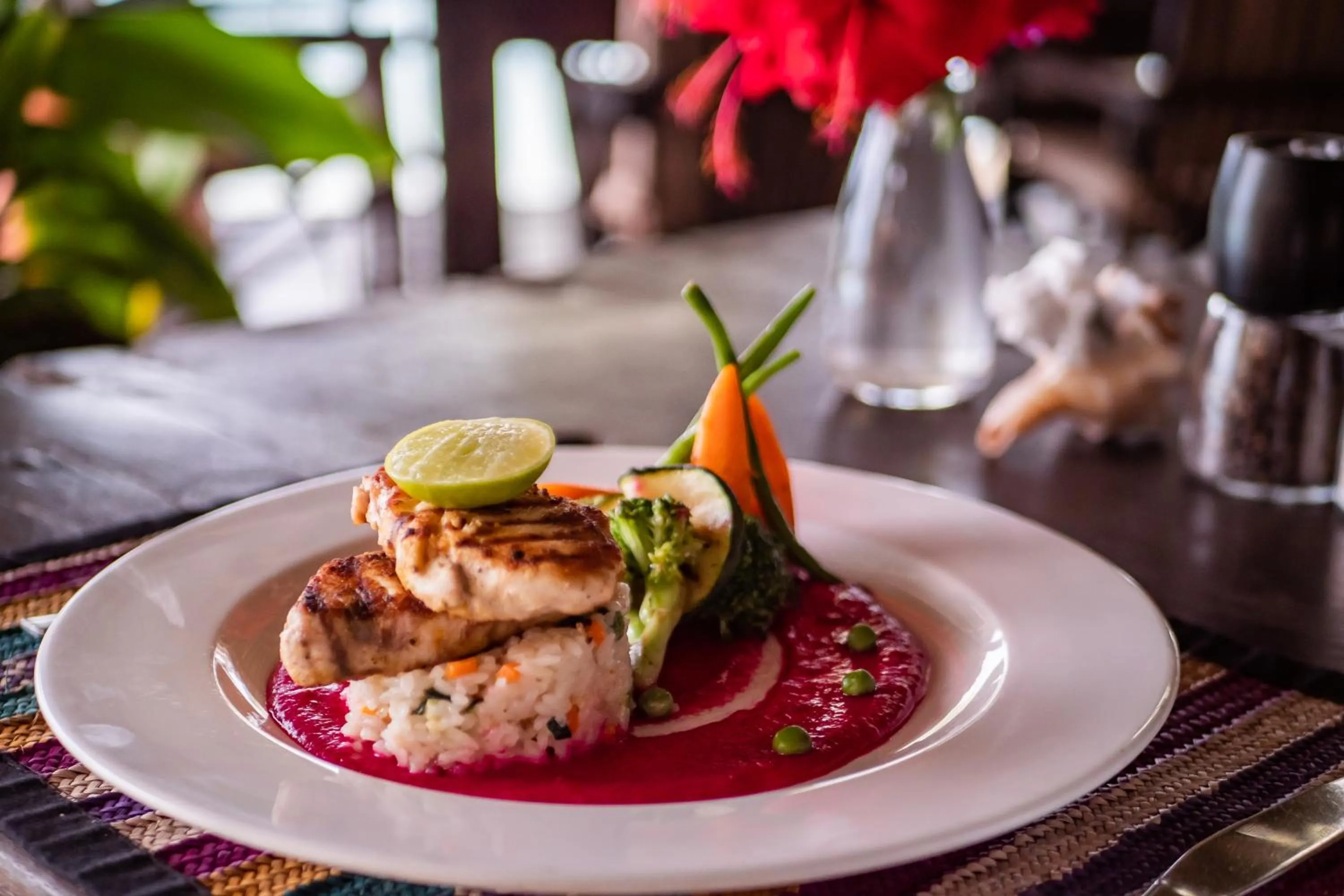 Restaurant/places to eat in Sunshine Marine Lodge