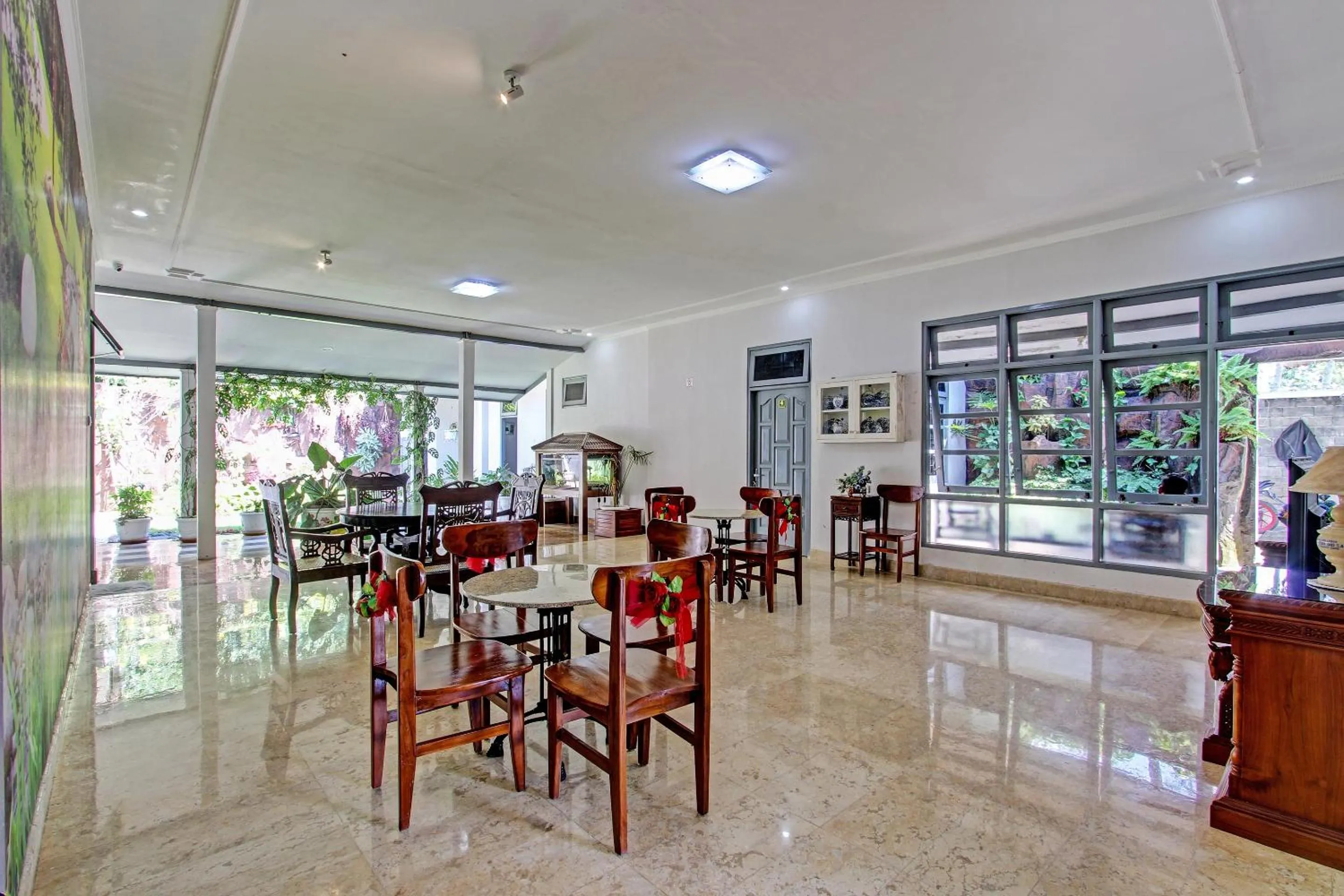 Lobby or reception in OYO Life 92686 Lanaya Guesthouse Syariah
