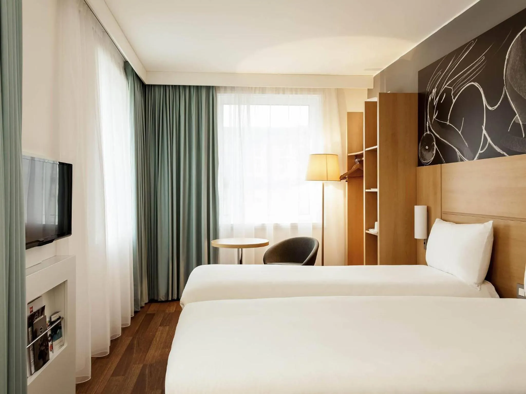 Bedroom, Bed in ibis Edinburgh Centre South Bridge – Royal Mile