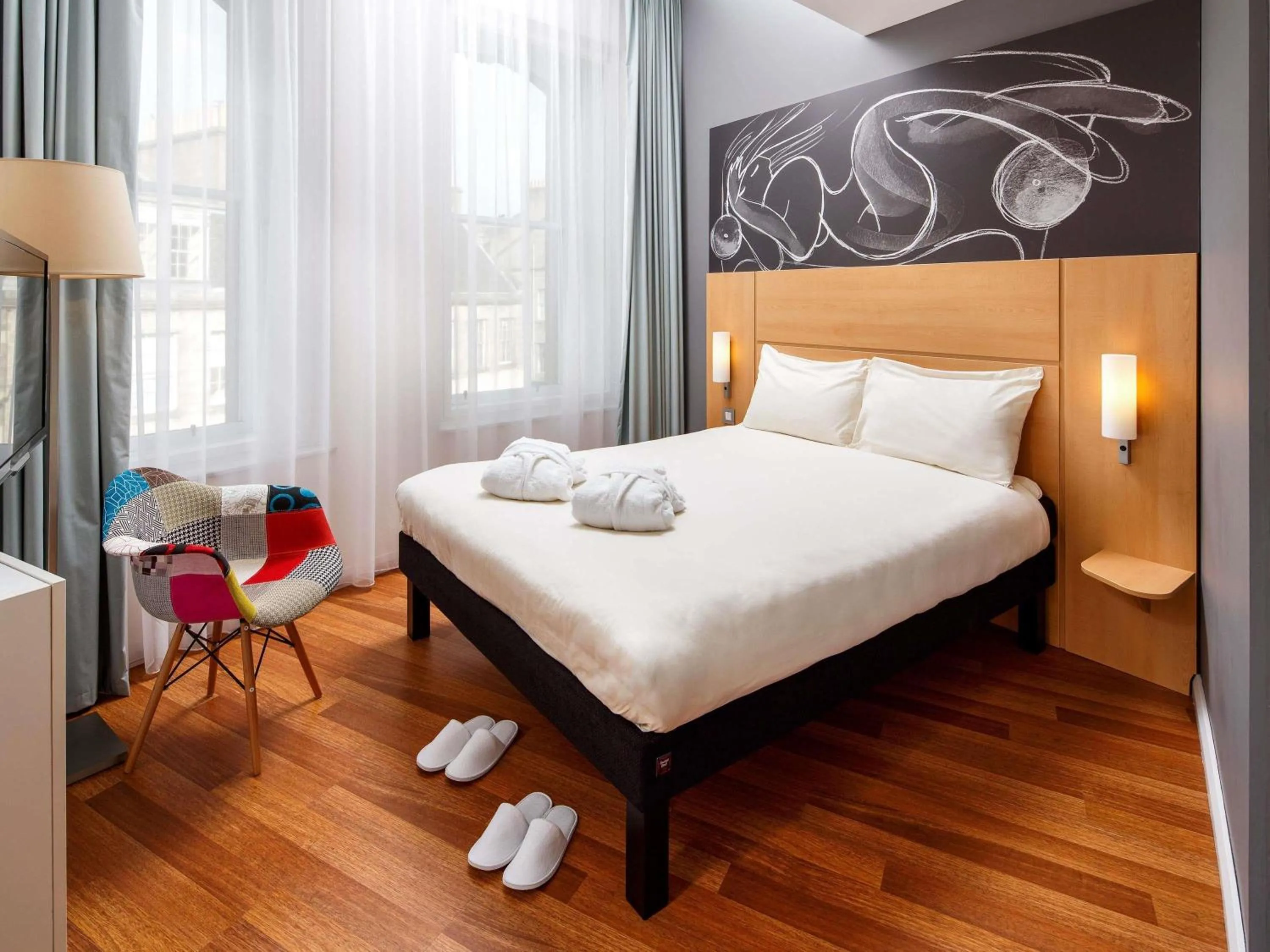 Bedroom, Bed in ibis Edinburgh Centre South Bridge – Royal Mile