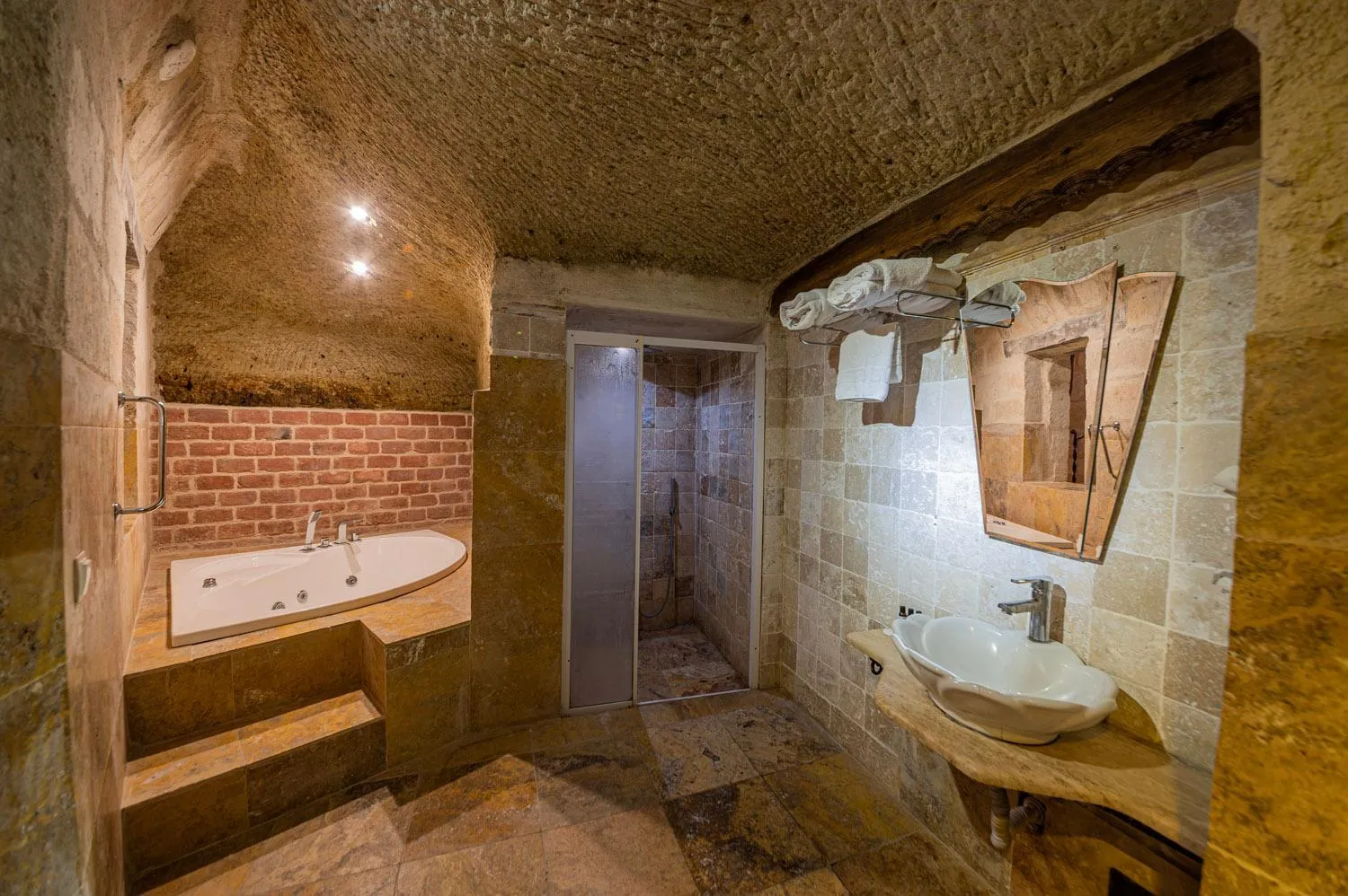 Shower in Konak Bezirhane Cave Otel