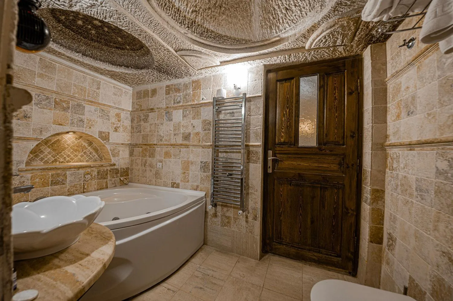 Shower in Konak Bezirhane Cave Otel