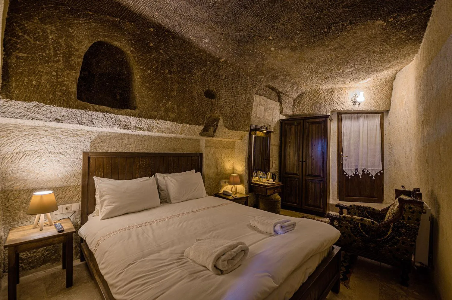 Photo of the whole room, Bed in Konak Bezirhane Cave Otel