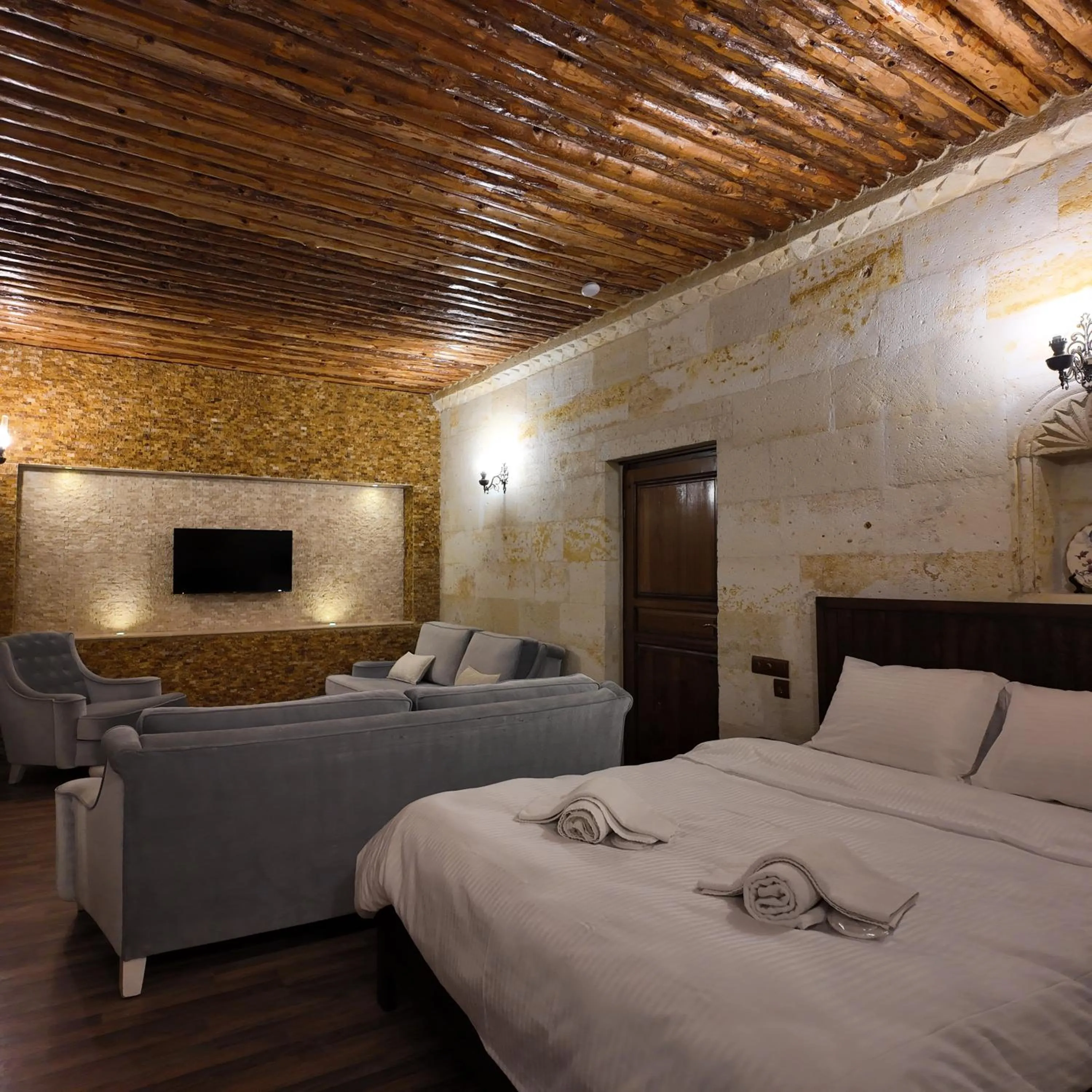 Photo of the whole room, Bed in Konak Bezirhane Cave Otel
