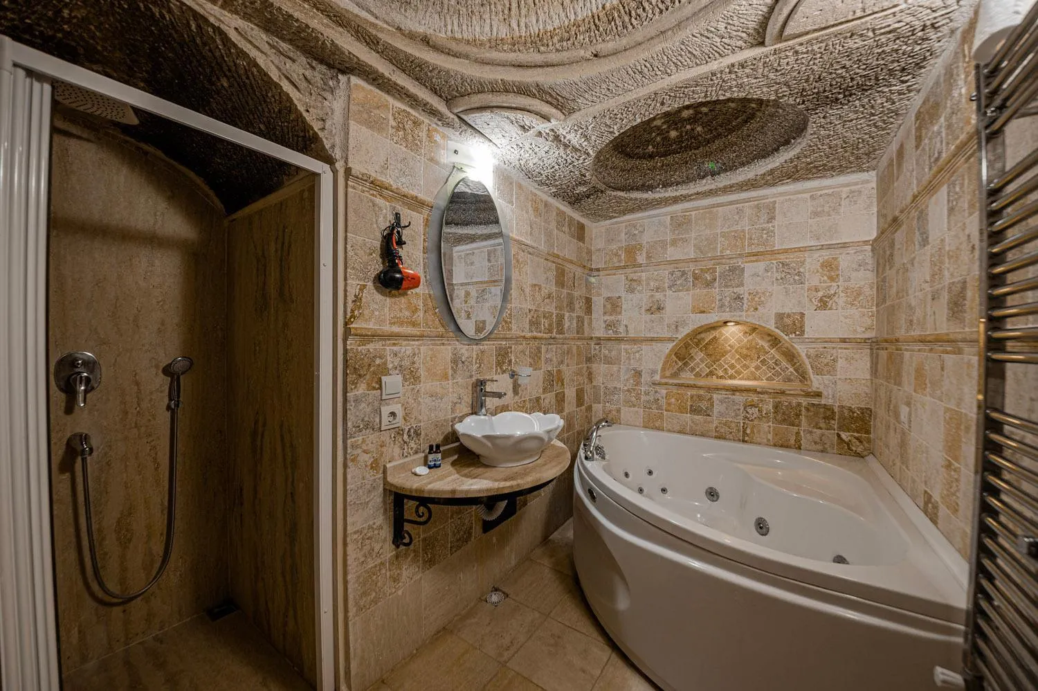 Shower in Konak Bezirhane Cave Otel