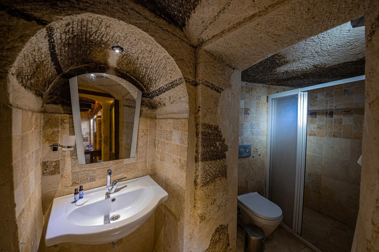 Shower in Konak Bezirhane Cave Otel