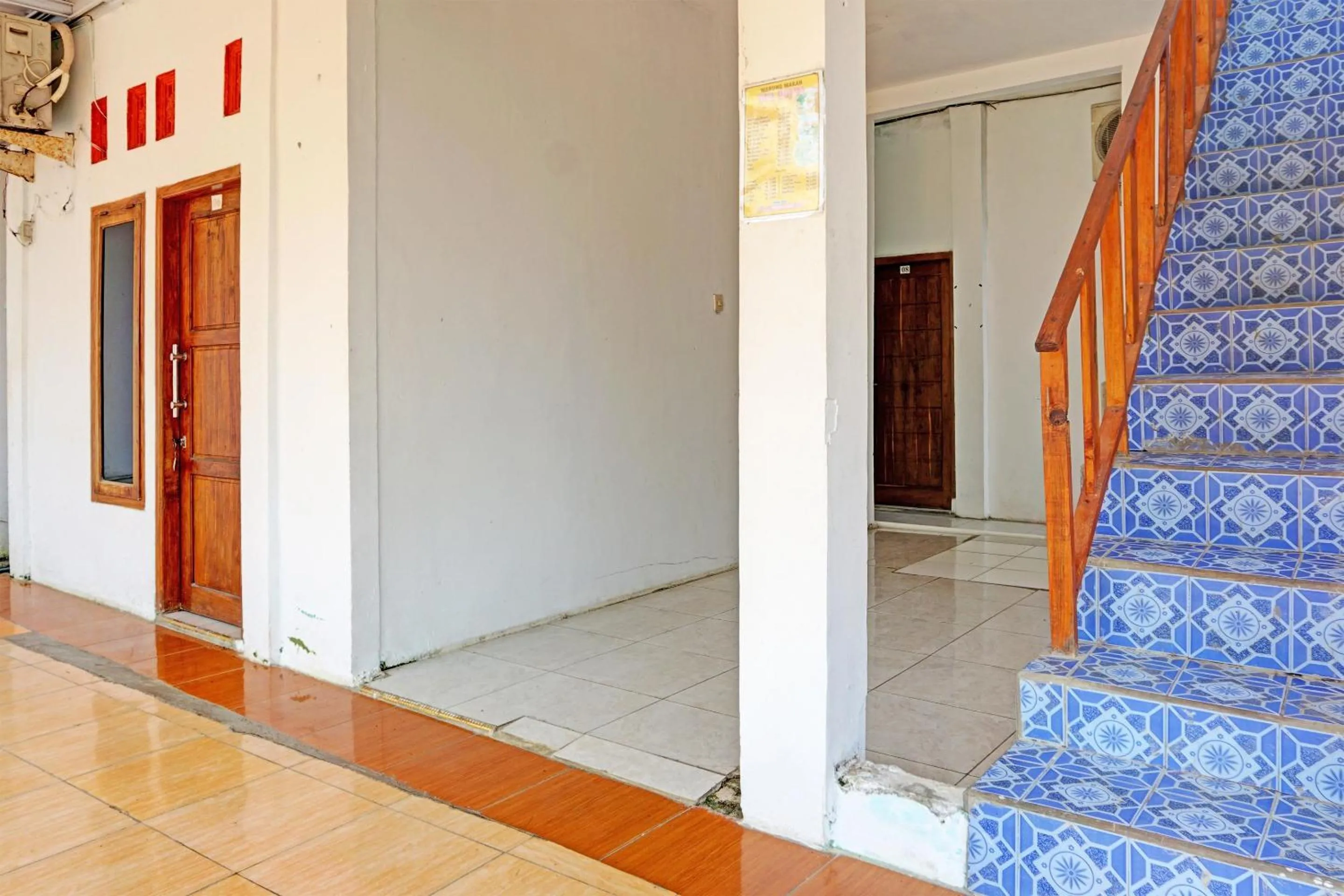 Lobby or reception in OYO Life 92021 Dua Putra Homestay Klayar