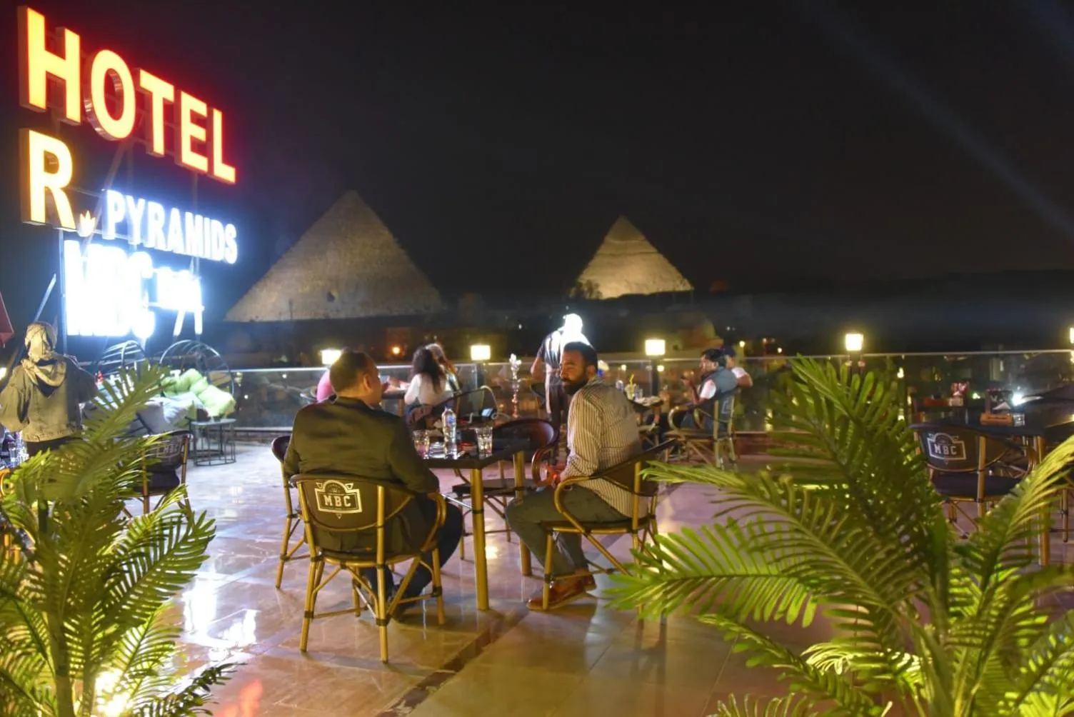 Restaurant/places to eat in Regency Pyramids Hotel