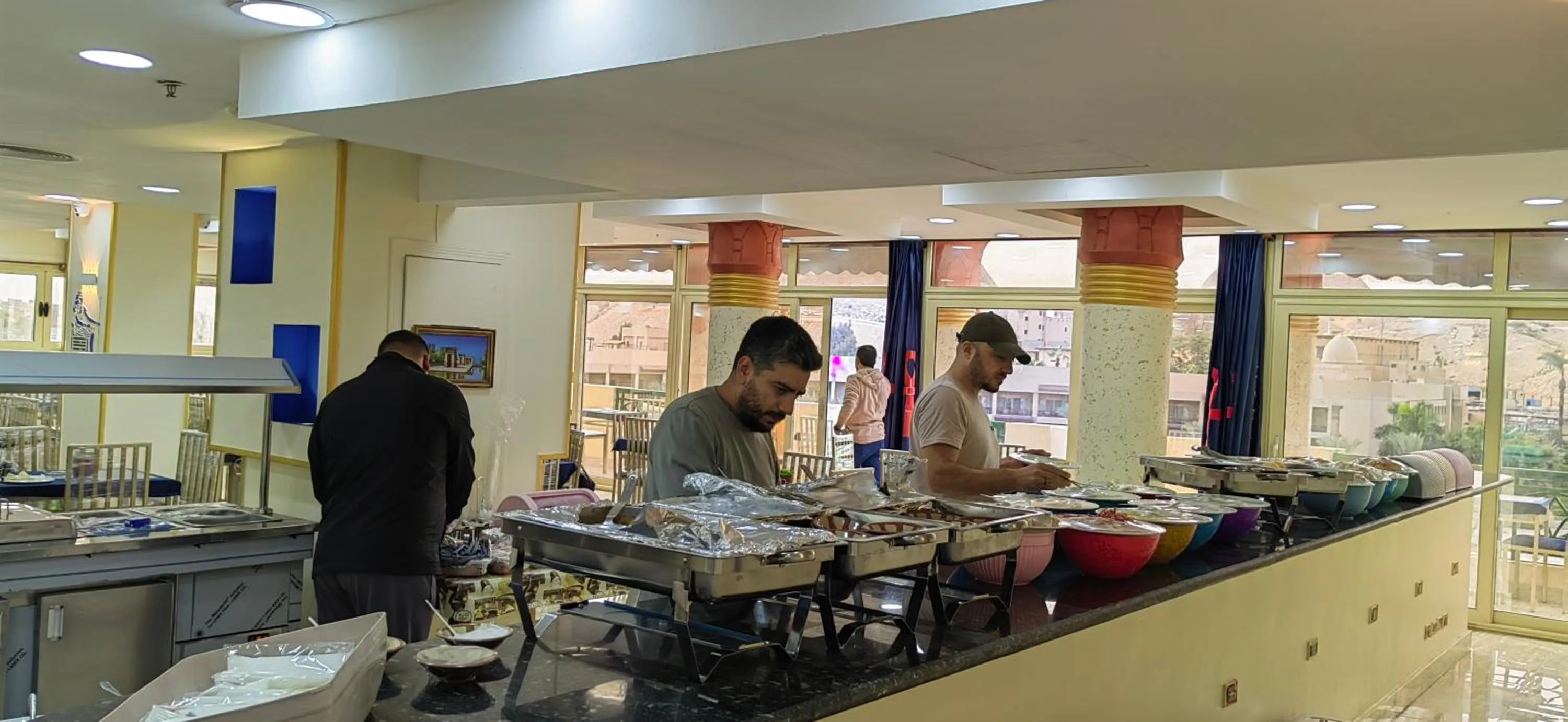 Restaurant/places to eat in Regency Pyramids Hotel