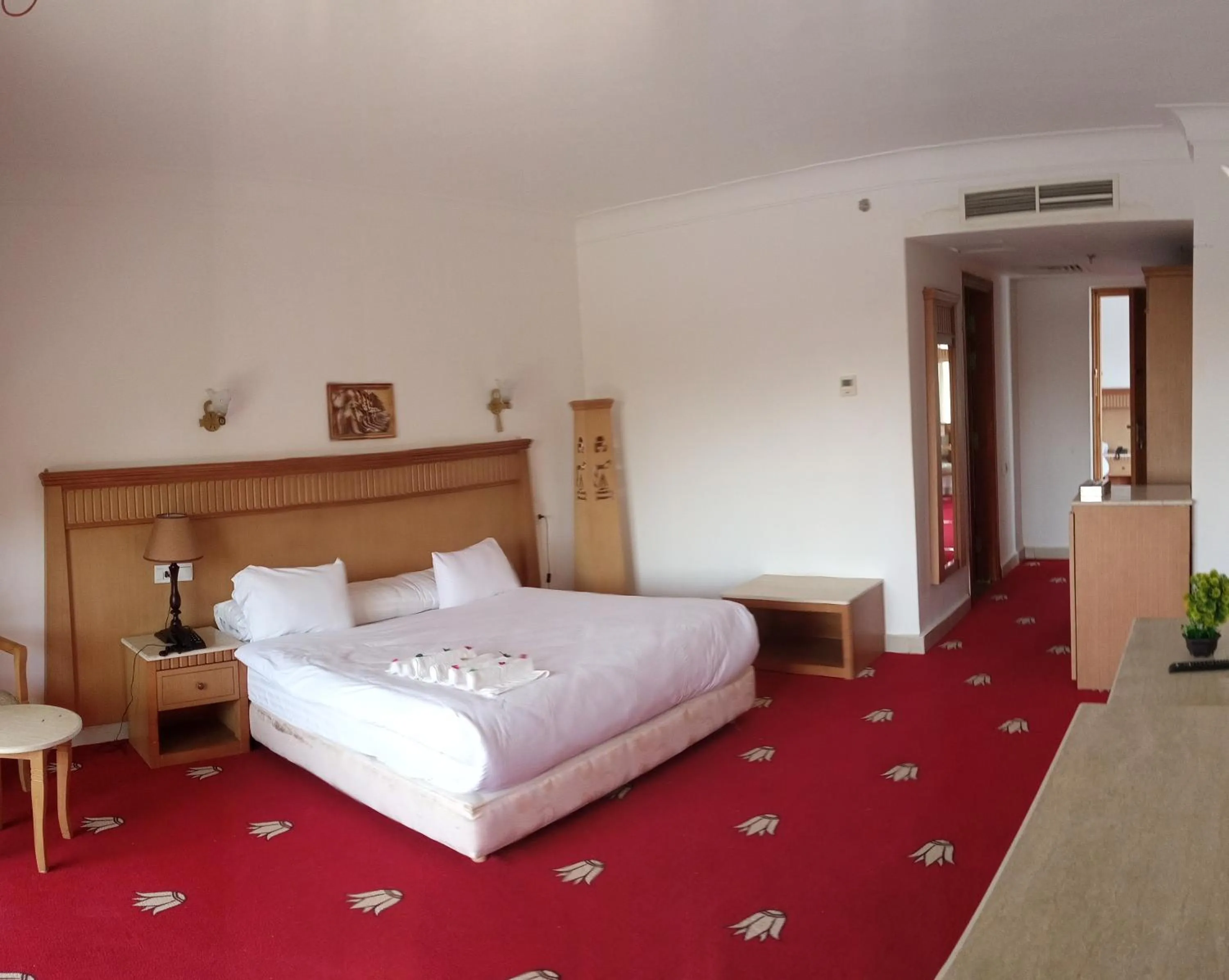 Photo of the whole room, Bed in Regency Pyramids Hotel