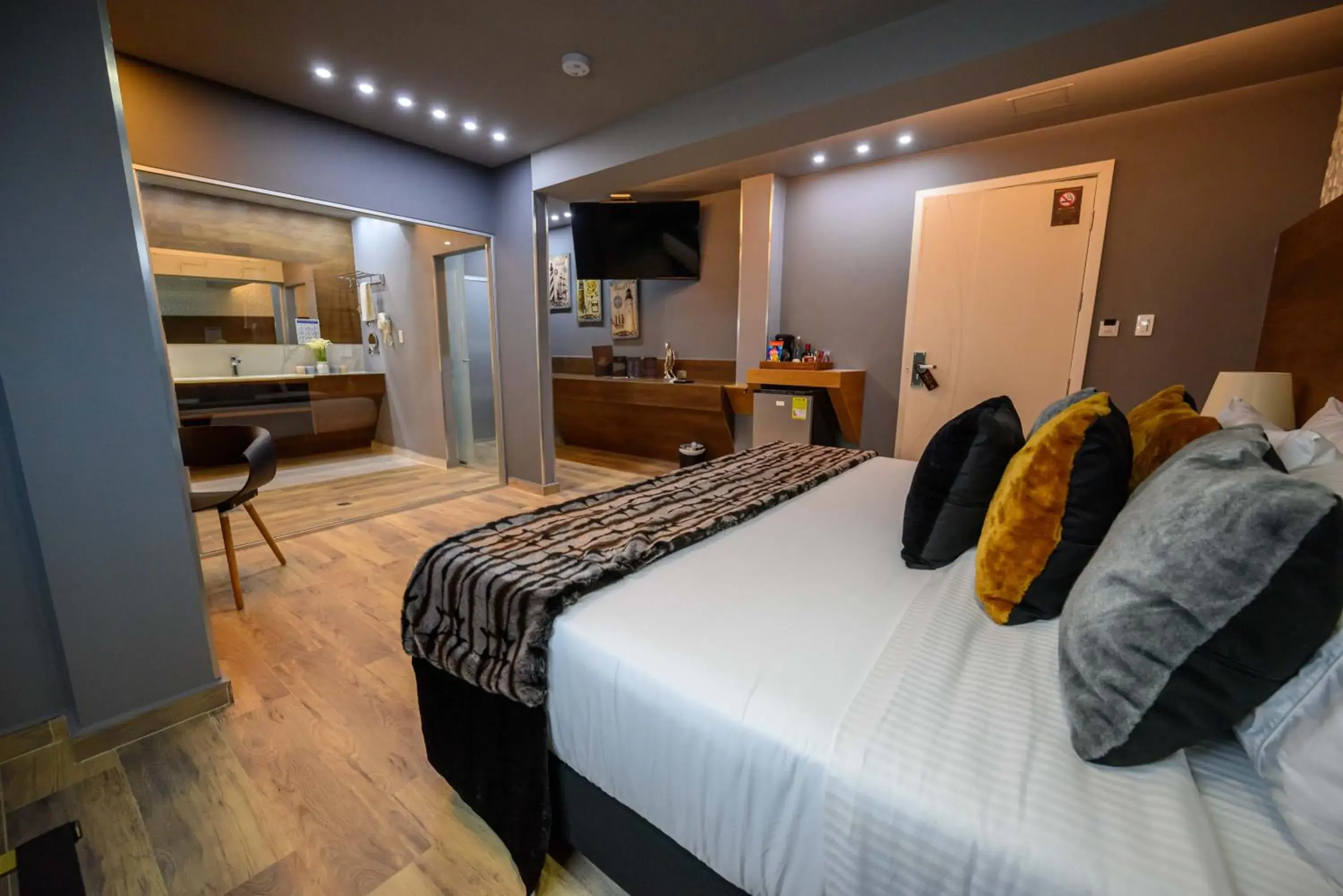 Deluxe Double Room in KH Hotel Boutique Deluxe Double Room in KH Hotel Boutique