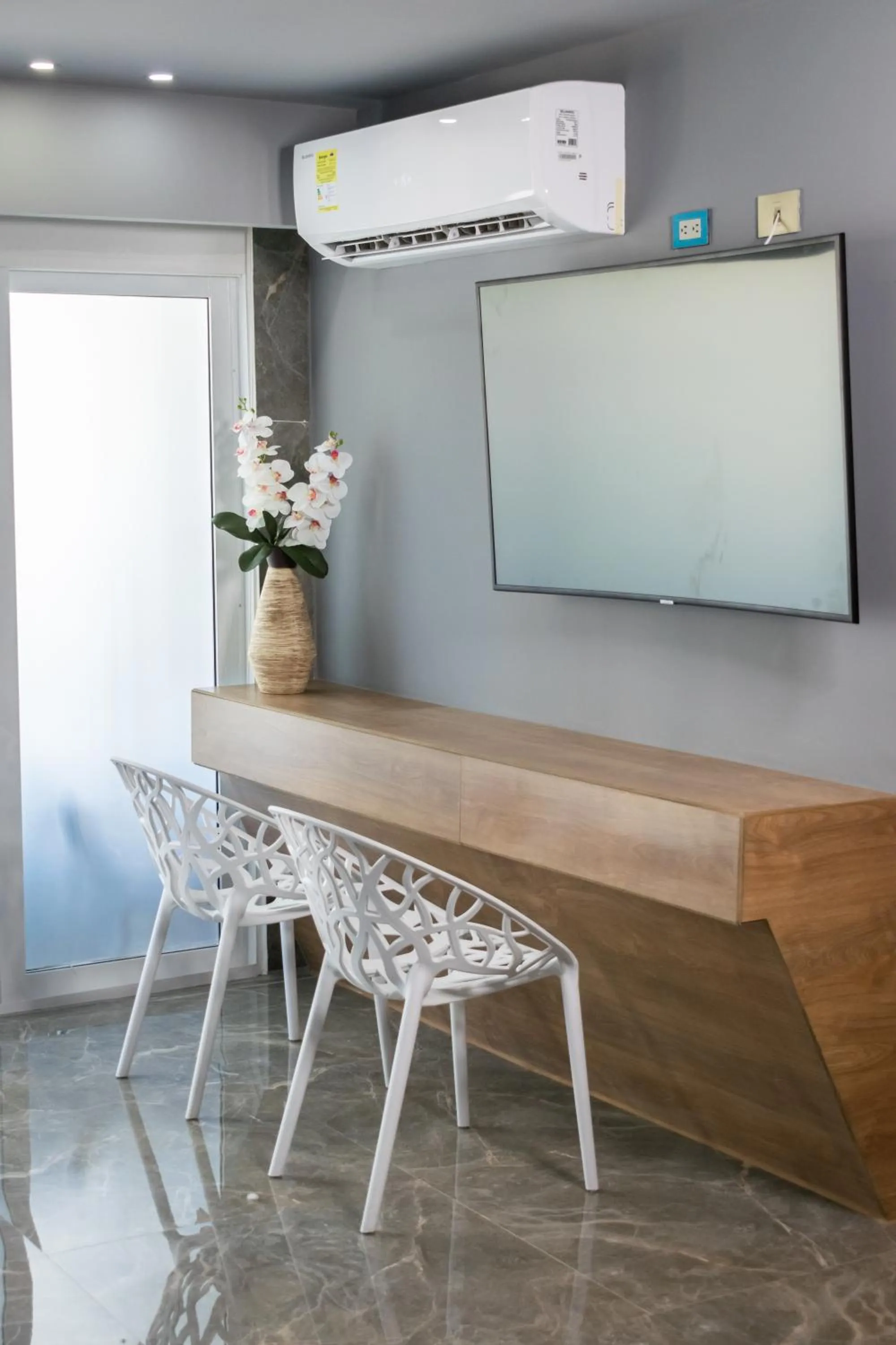 TV and multimedia in KH Hotel Boutique