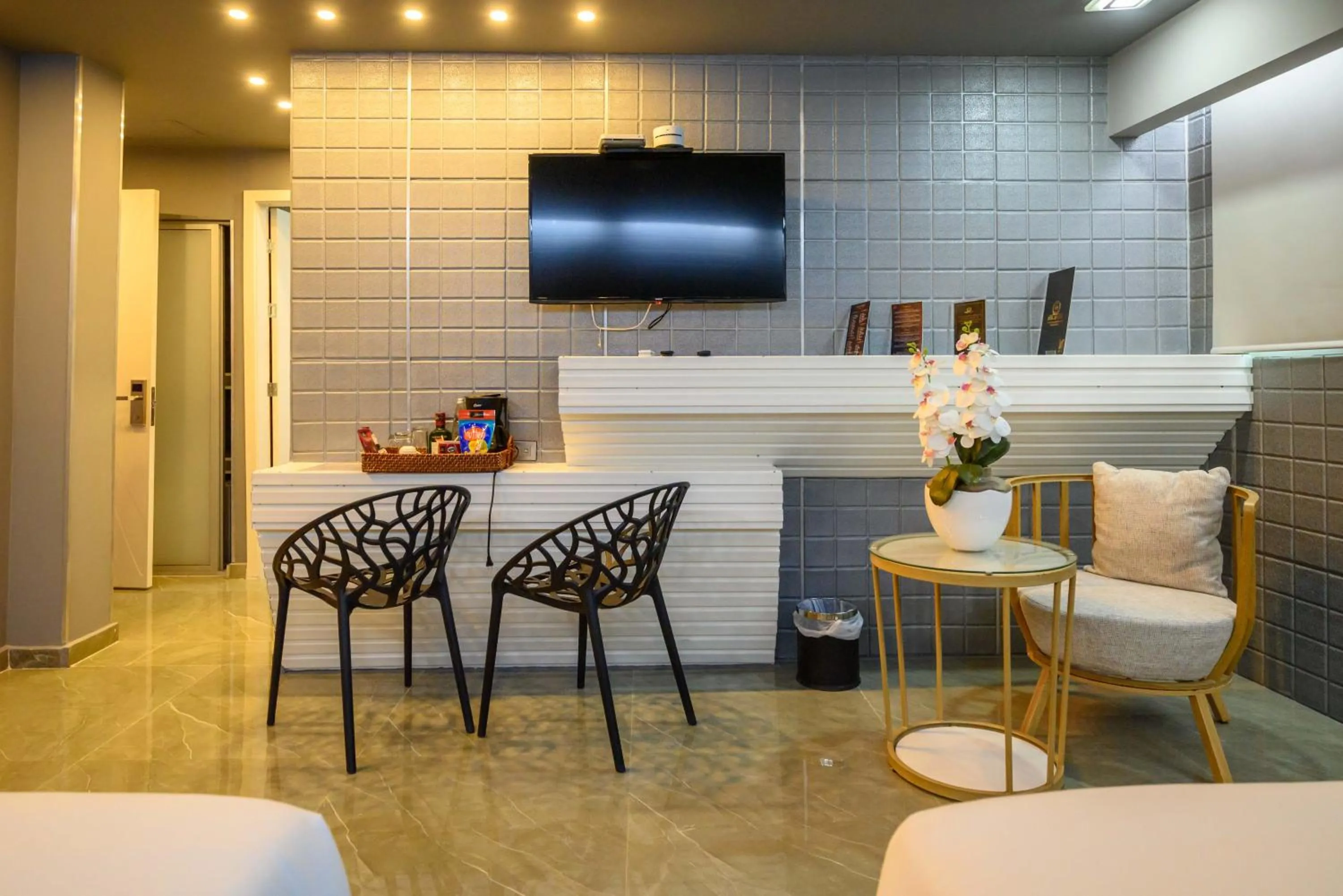 TV and multimedia in KH Hotel Boutique