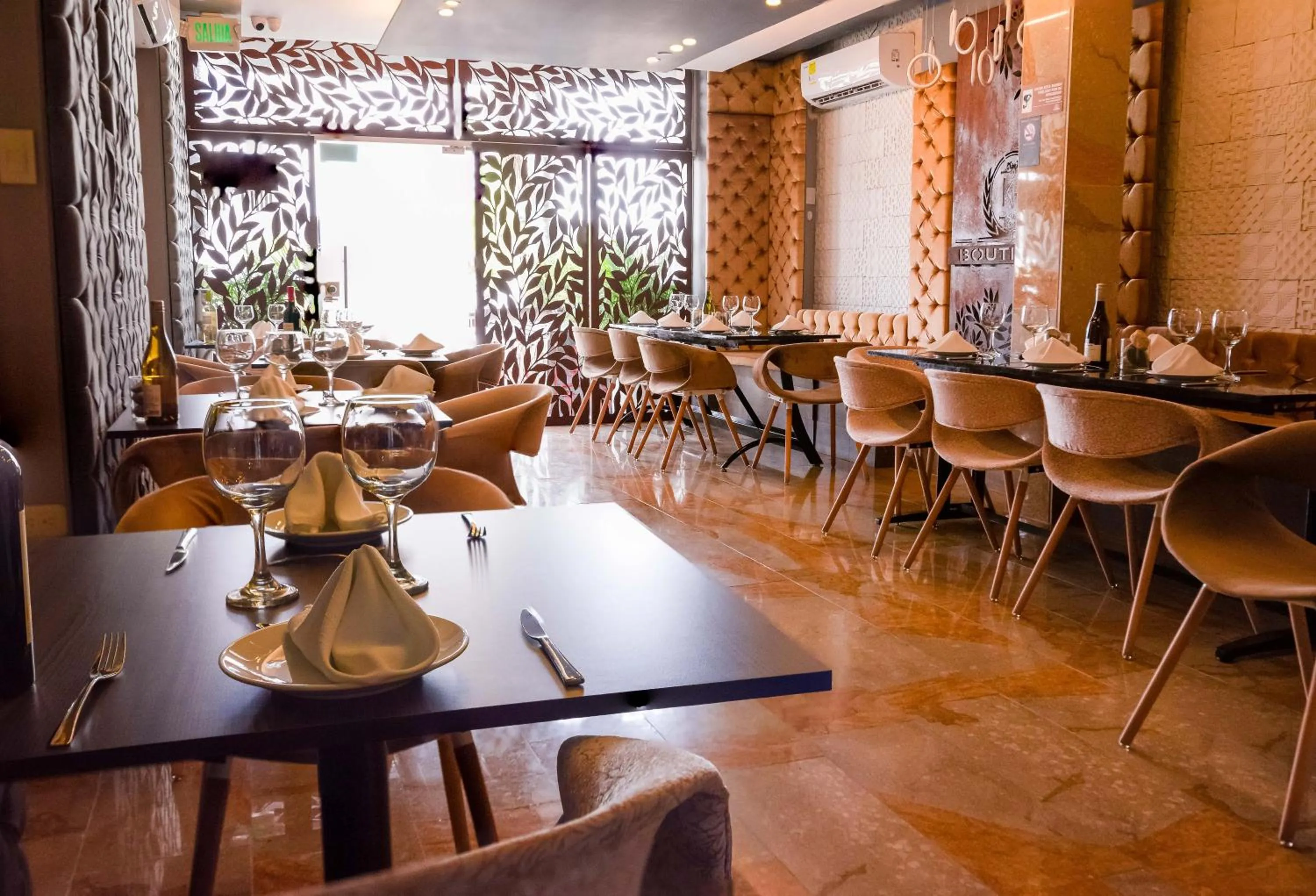 Restaurant/places to eat in KH Hotel Boutique