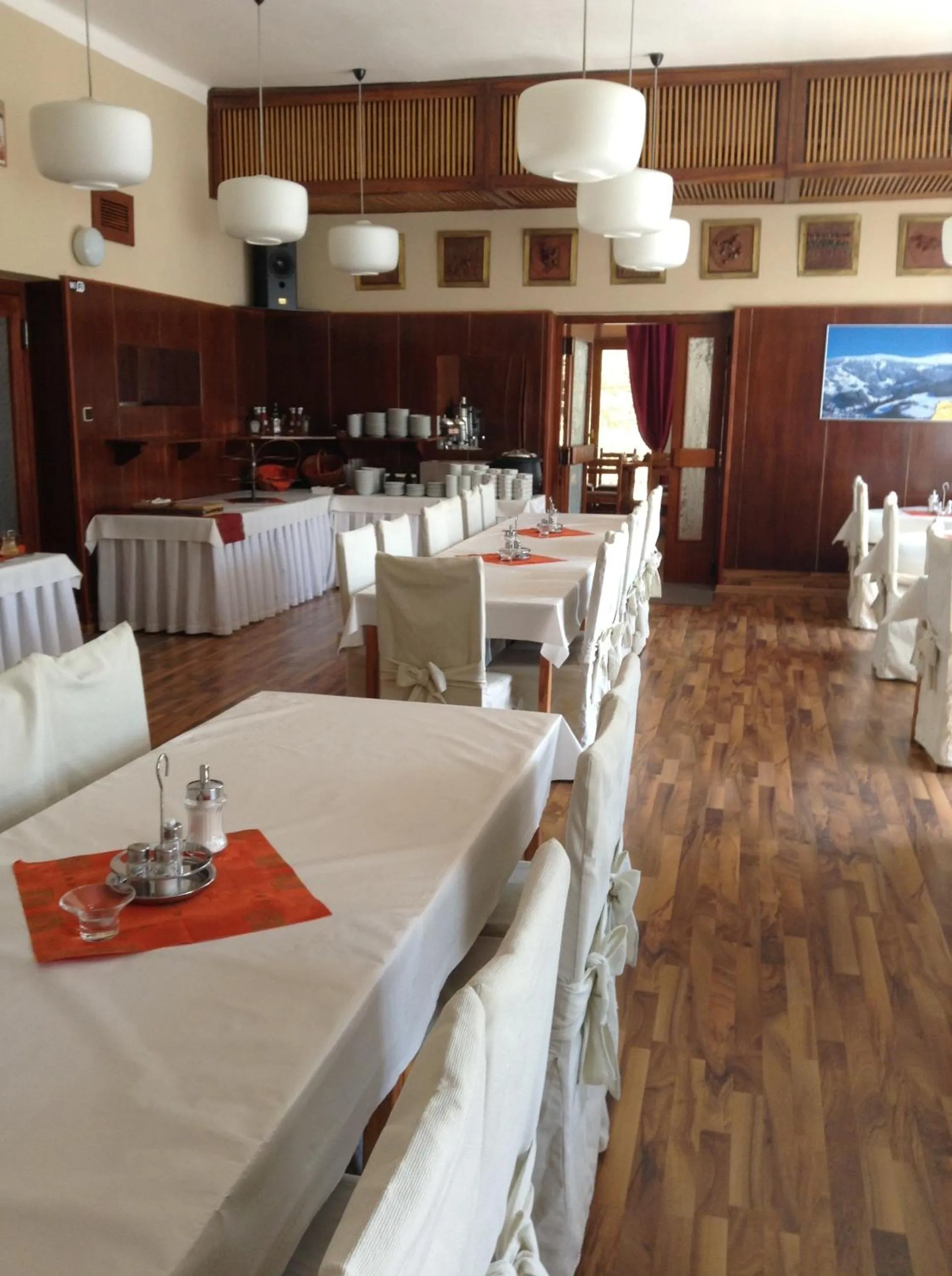Restaurant/places to eat in Hotel Krakonos