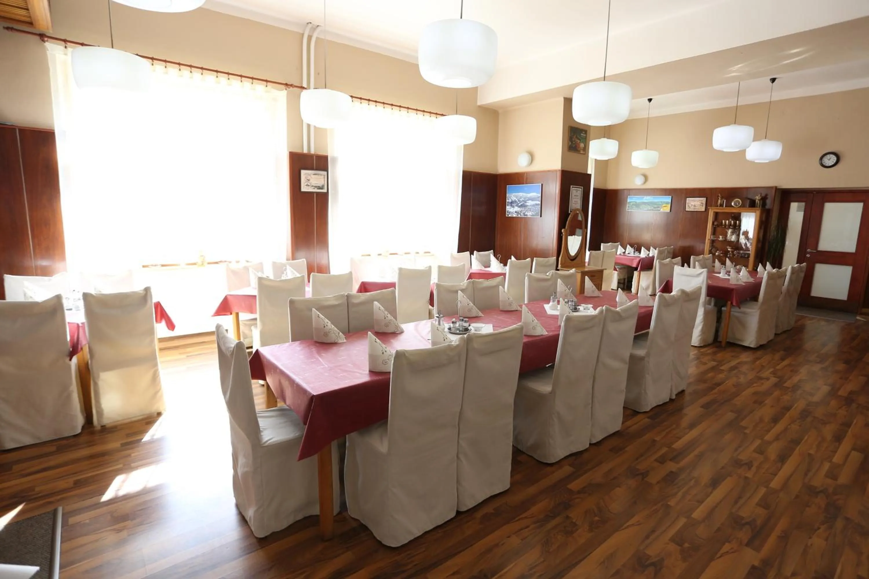 Restaurant/places to eat in Hotel Krakonos