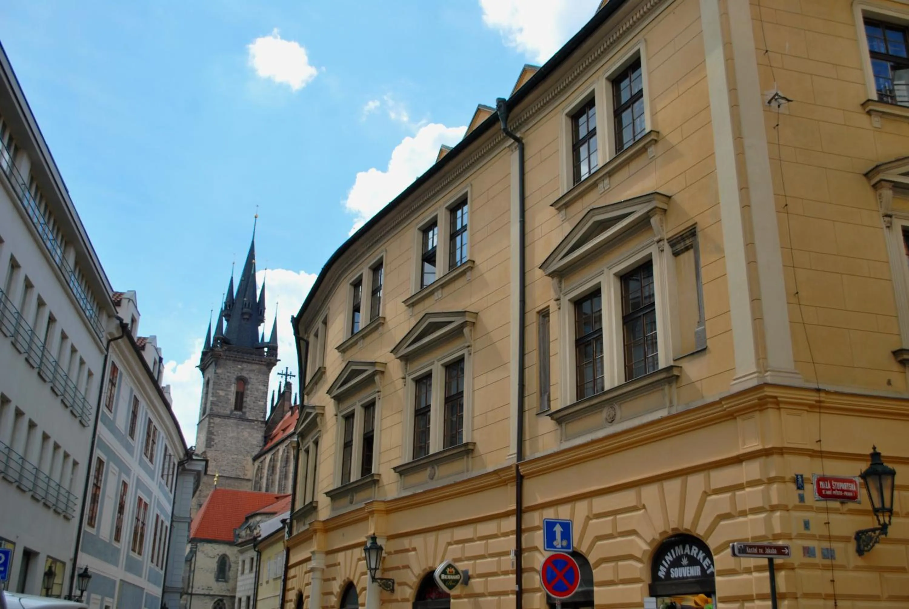 Property building in Hotel Metamorphis