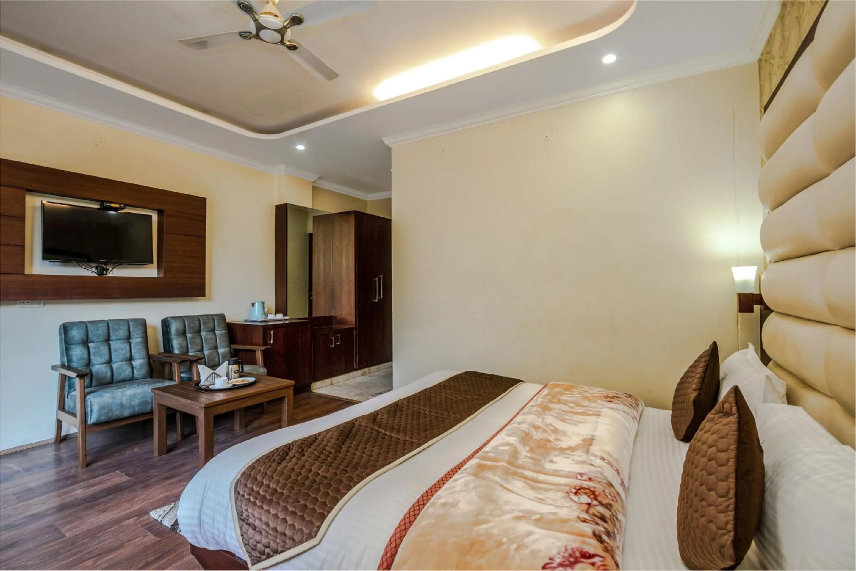 King Room with Balcony in Hotel Hukam's Holiday Home