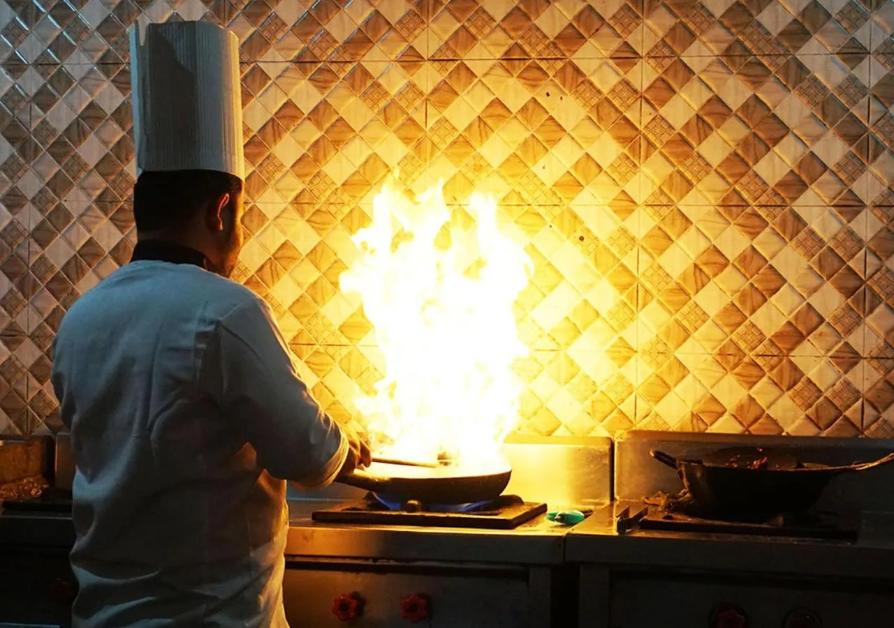 Kitchen or kitchenette in Hotel Sanawar View