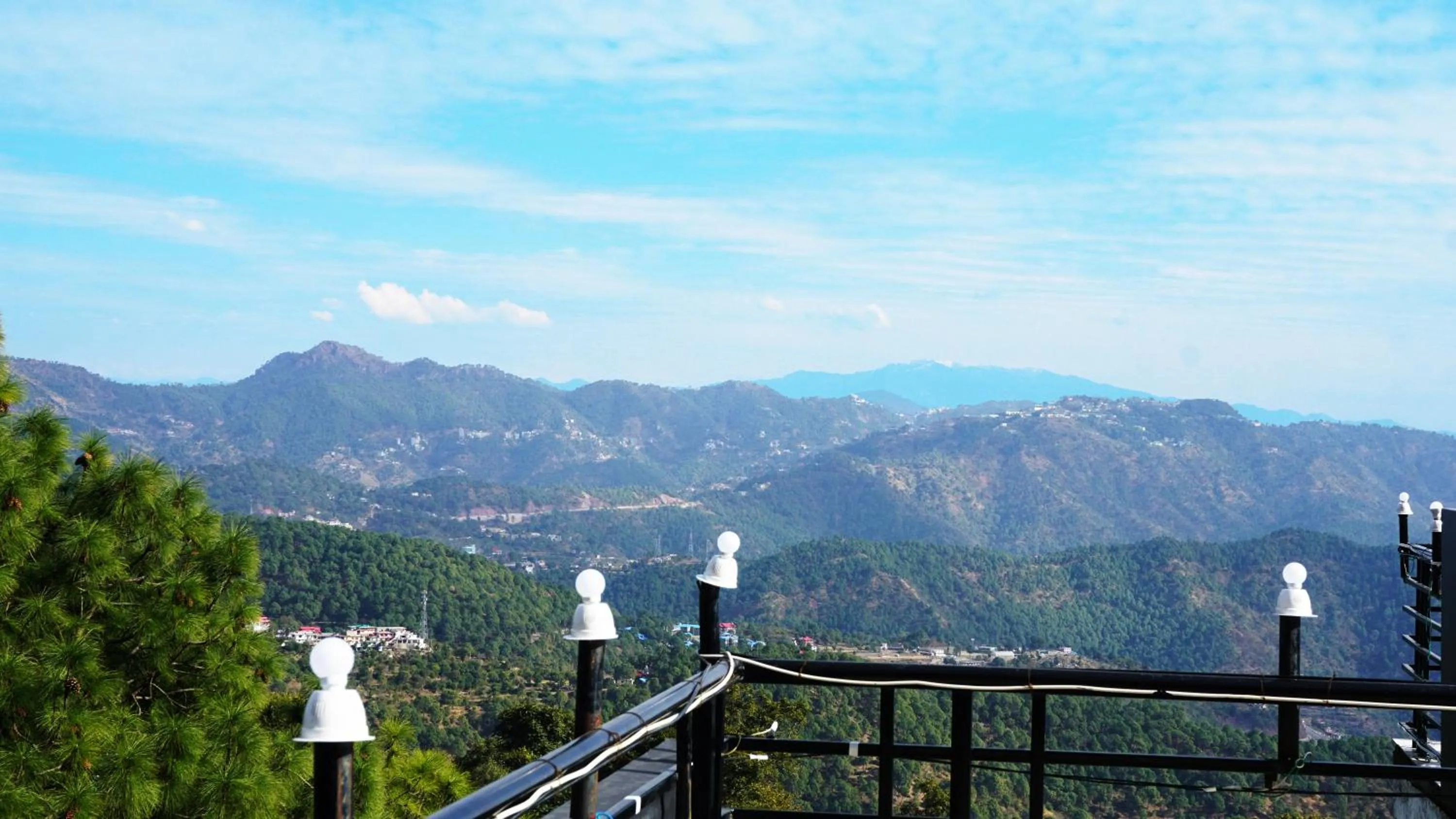 Mountain view in Hotel Sanawar View