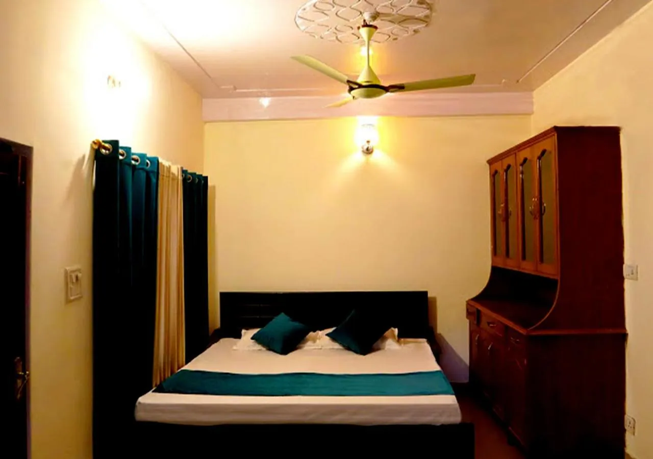 Bedroom in Hotel Sanawar View