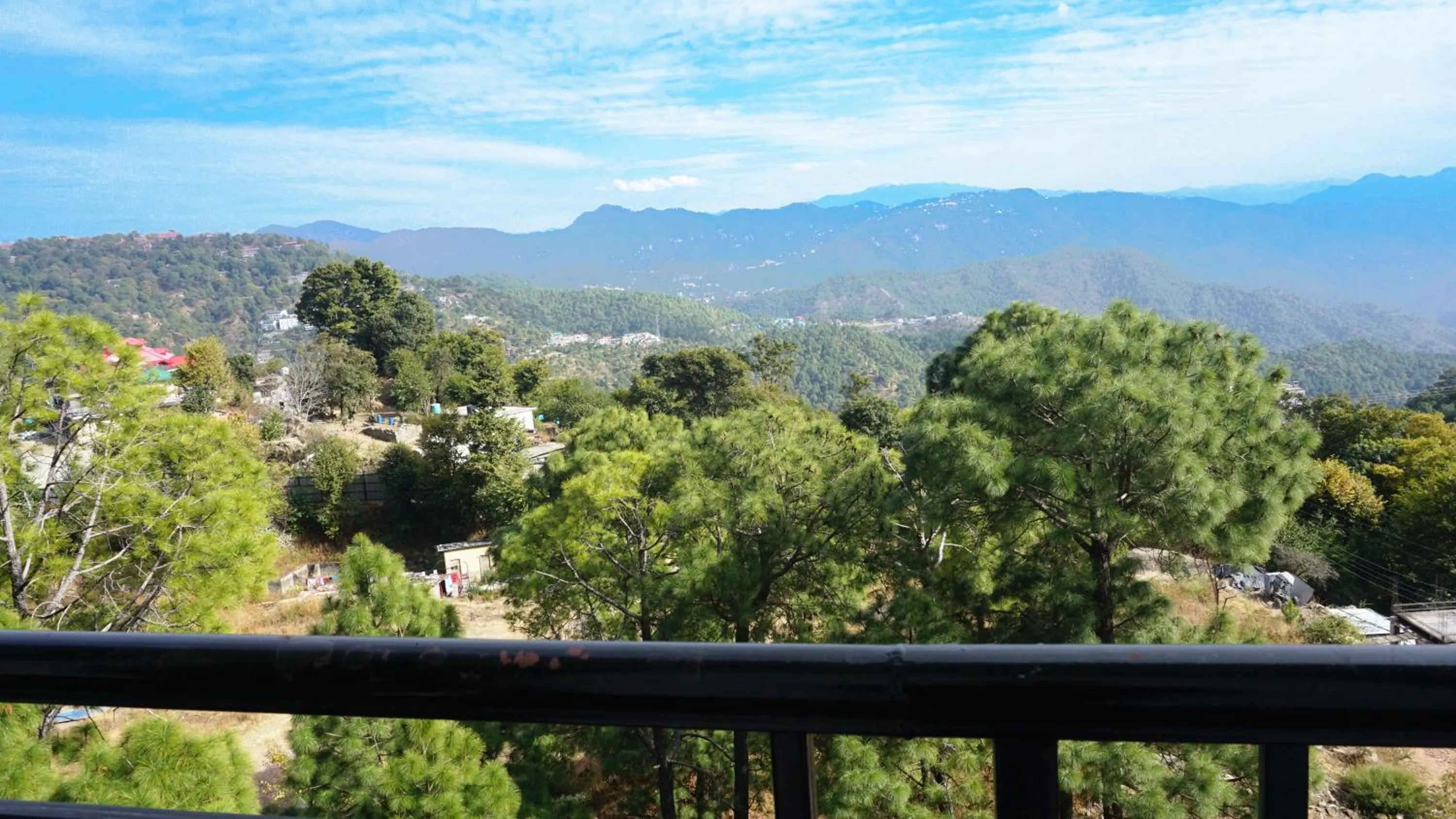 Mountain view in Hotel Sanawar View