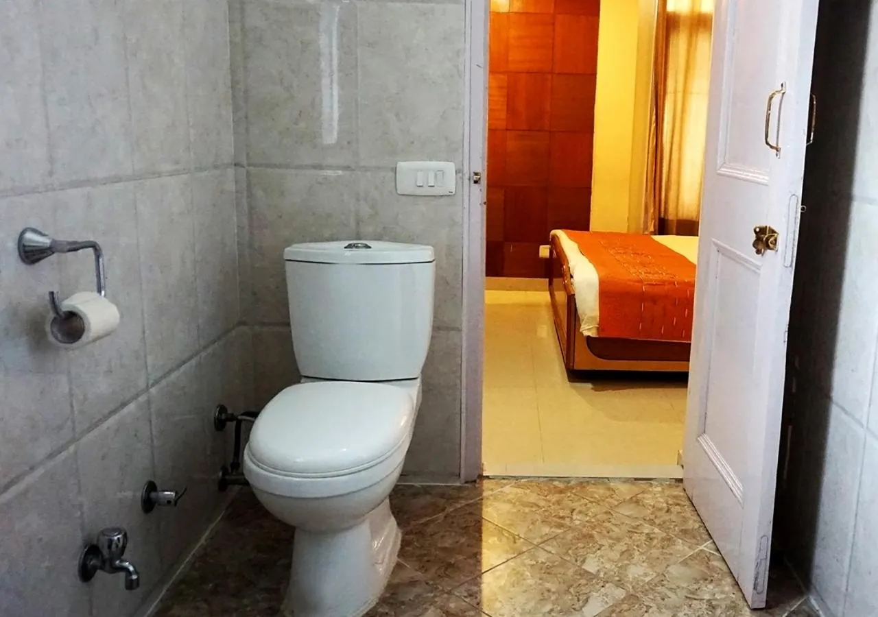 Bathroom in Hotel Sanawar View