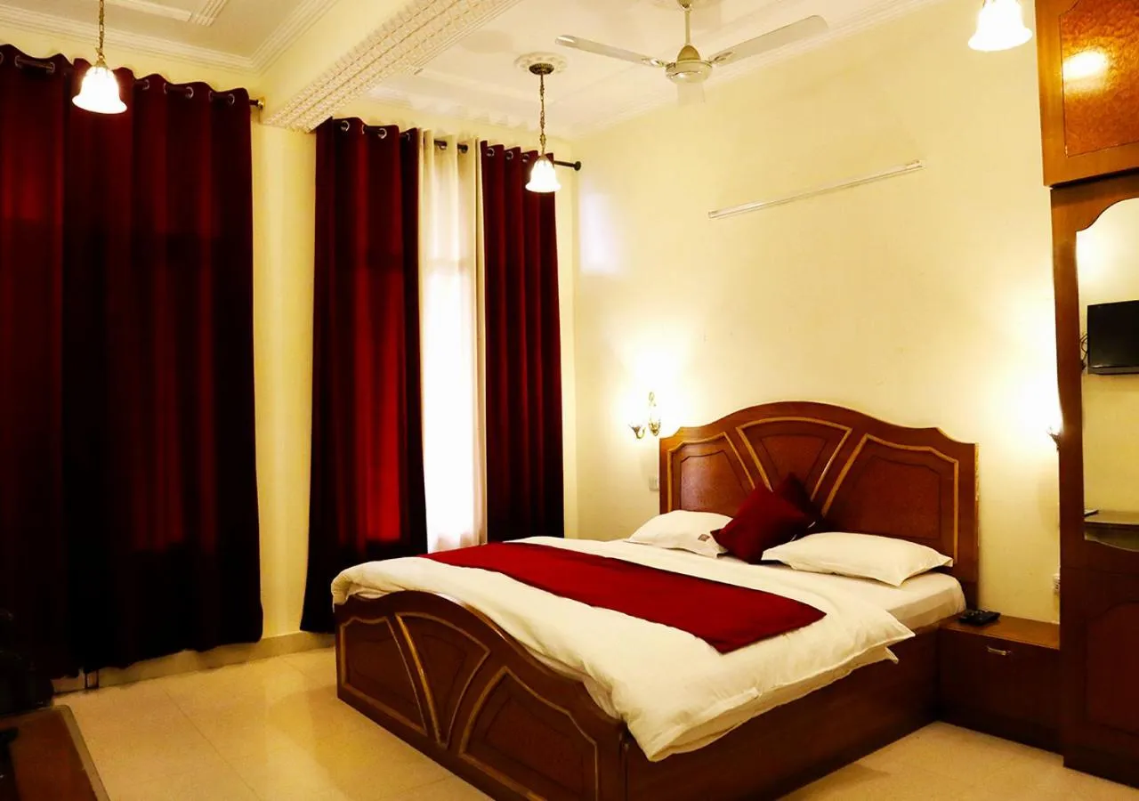 Bedroom in Hotel Sanawar View