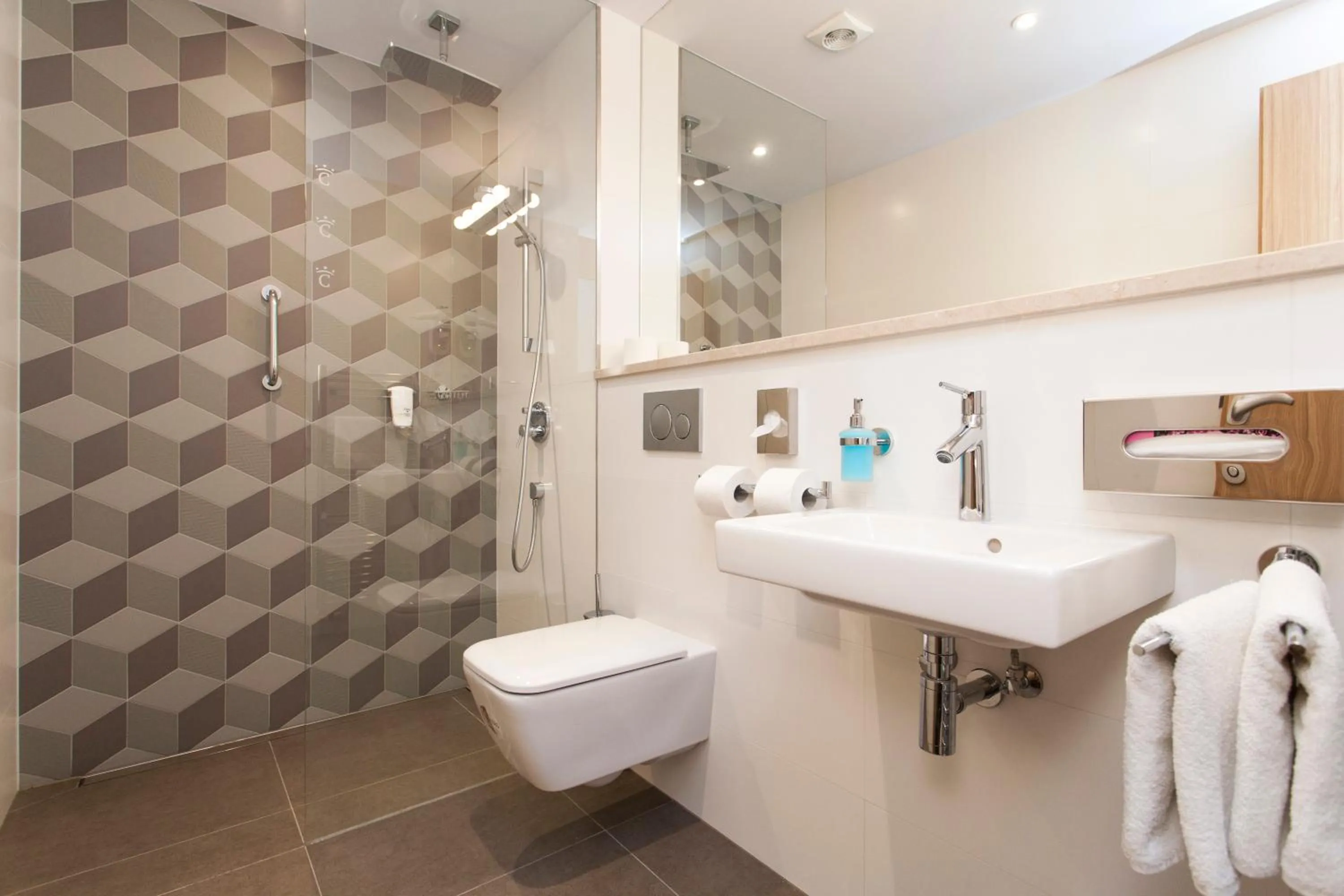 Bathroom in Hotel Carol