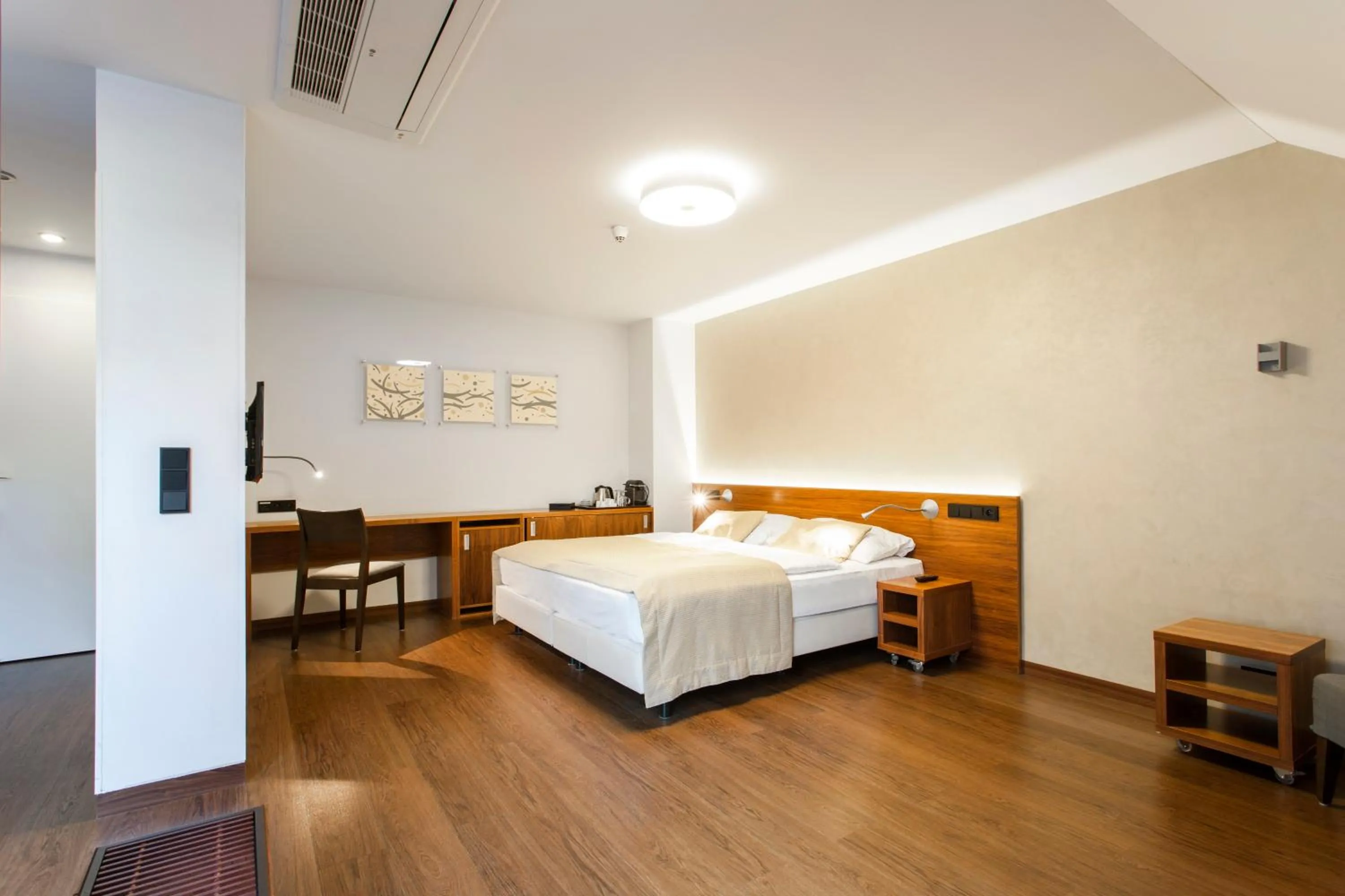 Bedroom, Bed in Hotel Carol