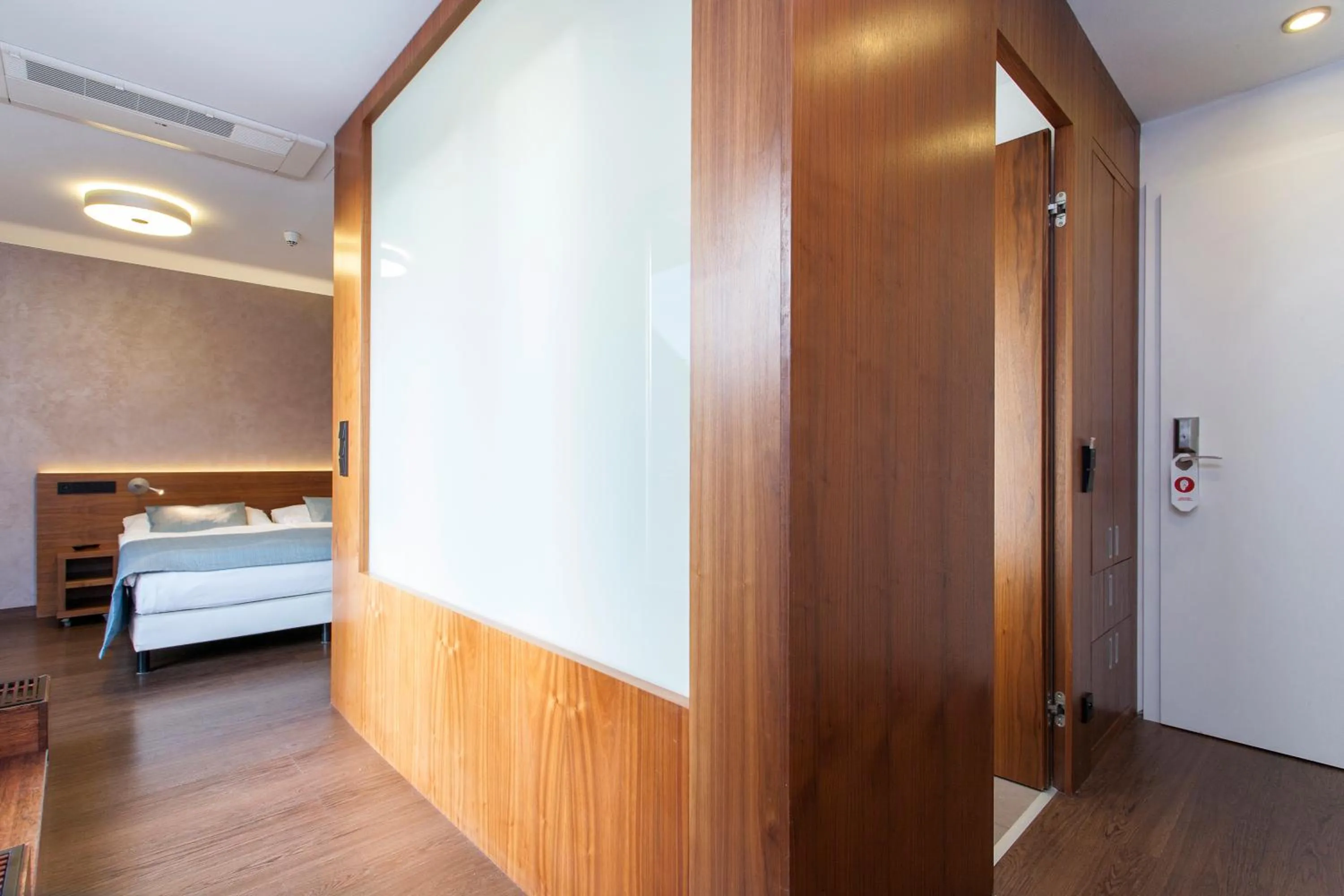 Bedroom, Bed in Hotel Carol