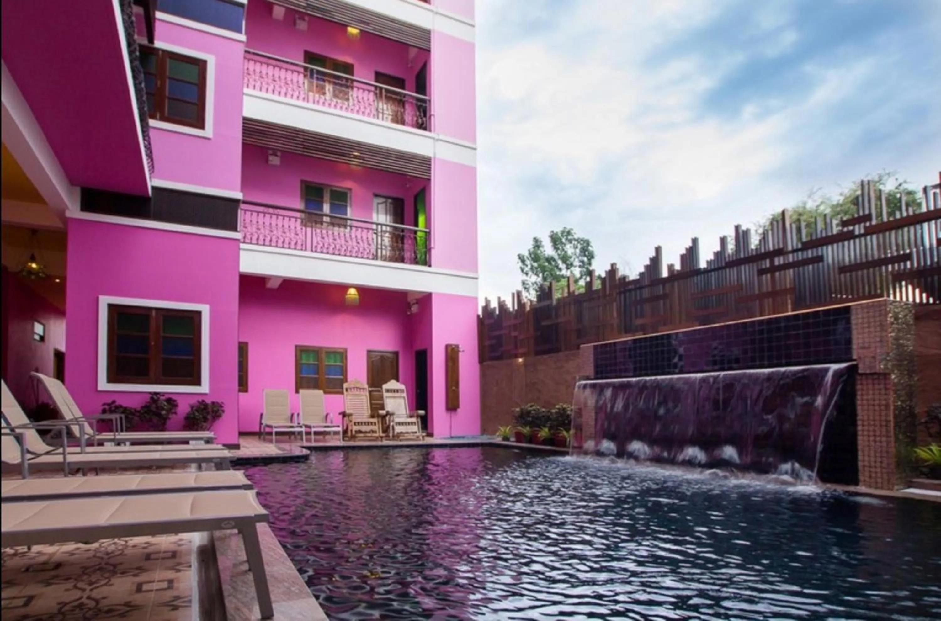 Facade/entrance in Changpuak Boutique House