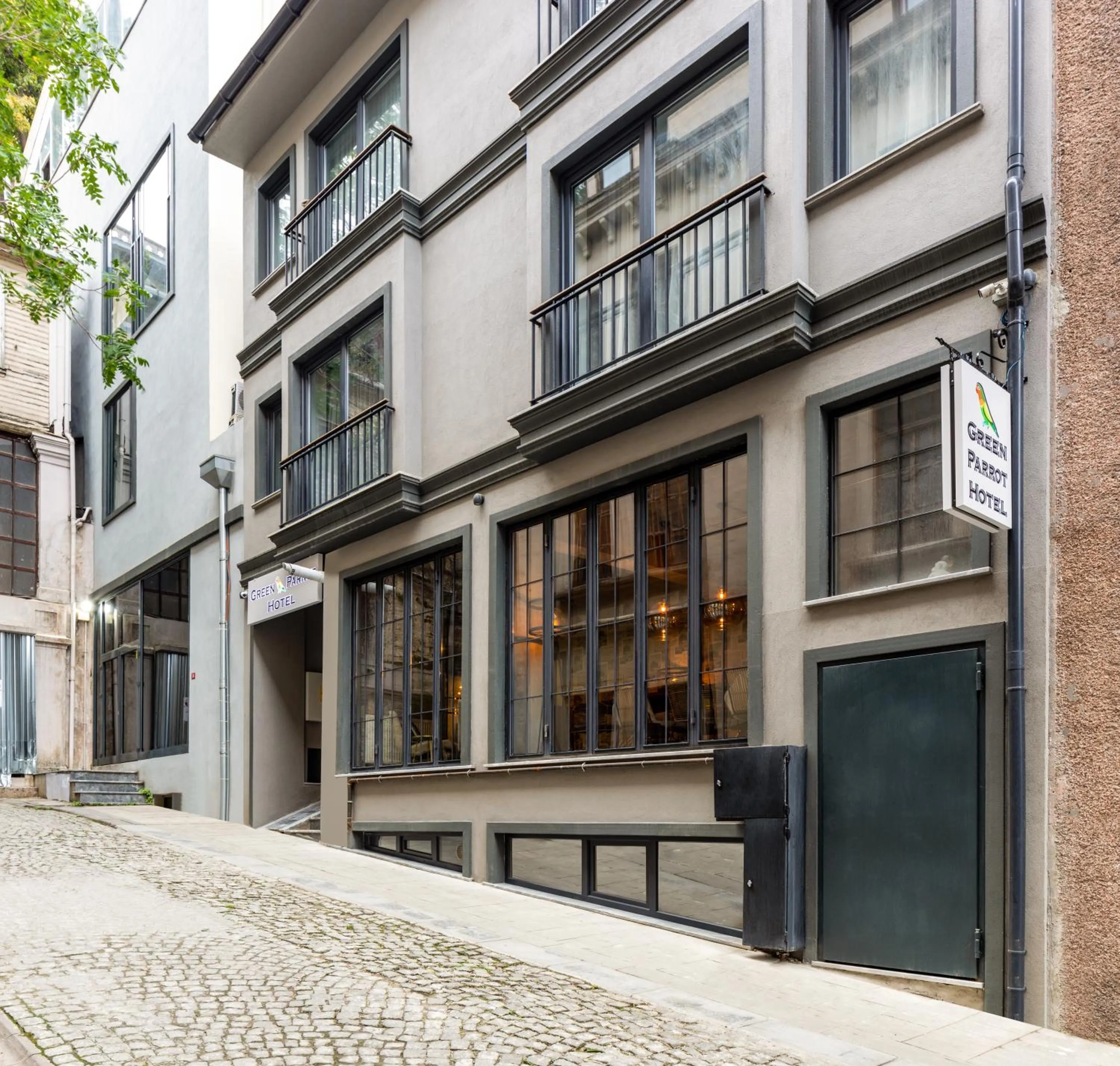 Property building in Green Parrot Hotel Istanbul