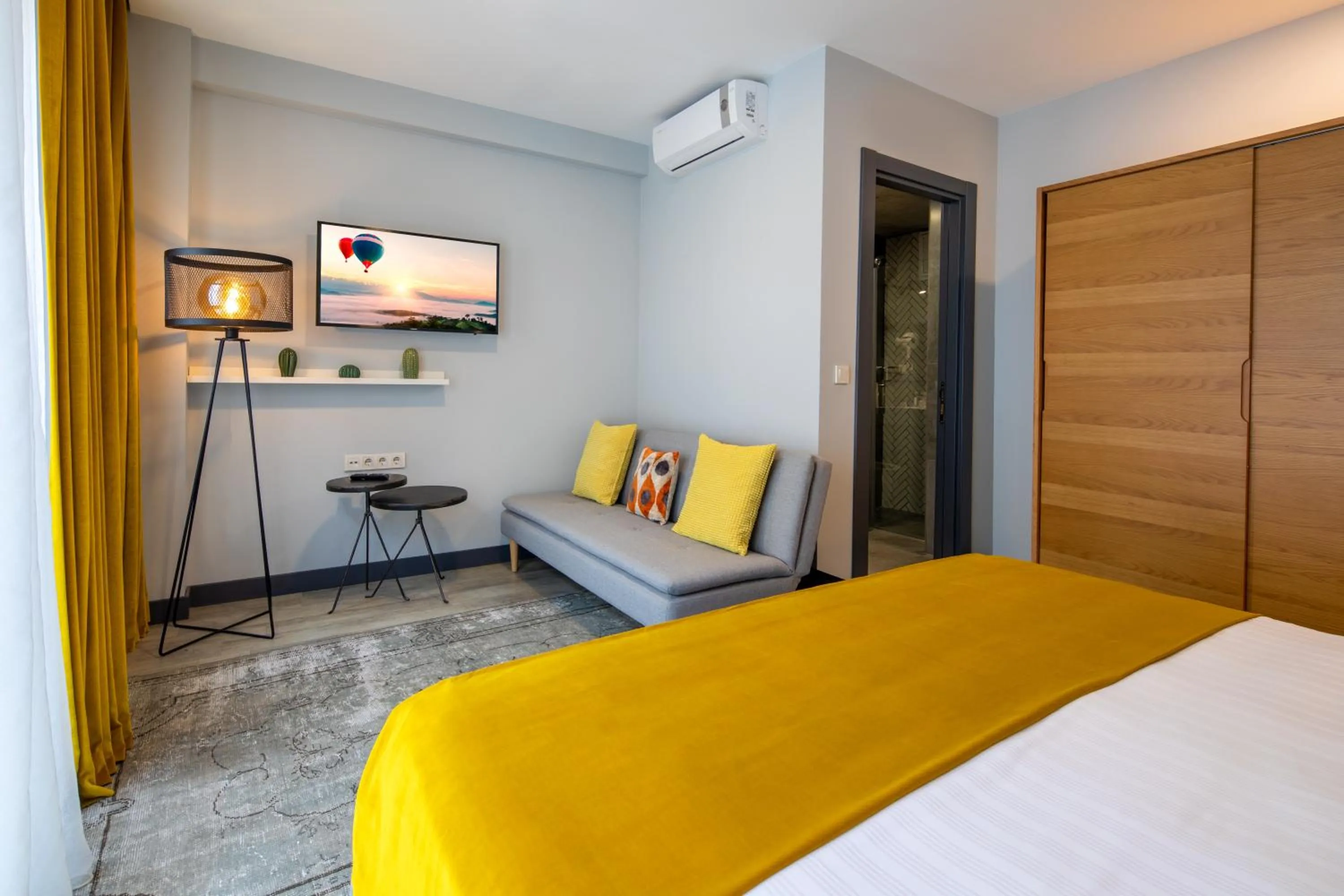 Bed in Green Parrot Hotel Istanbul