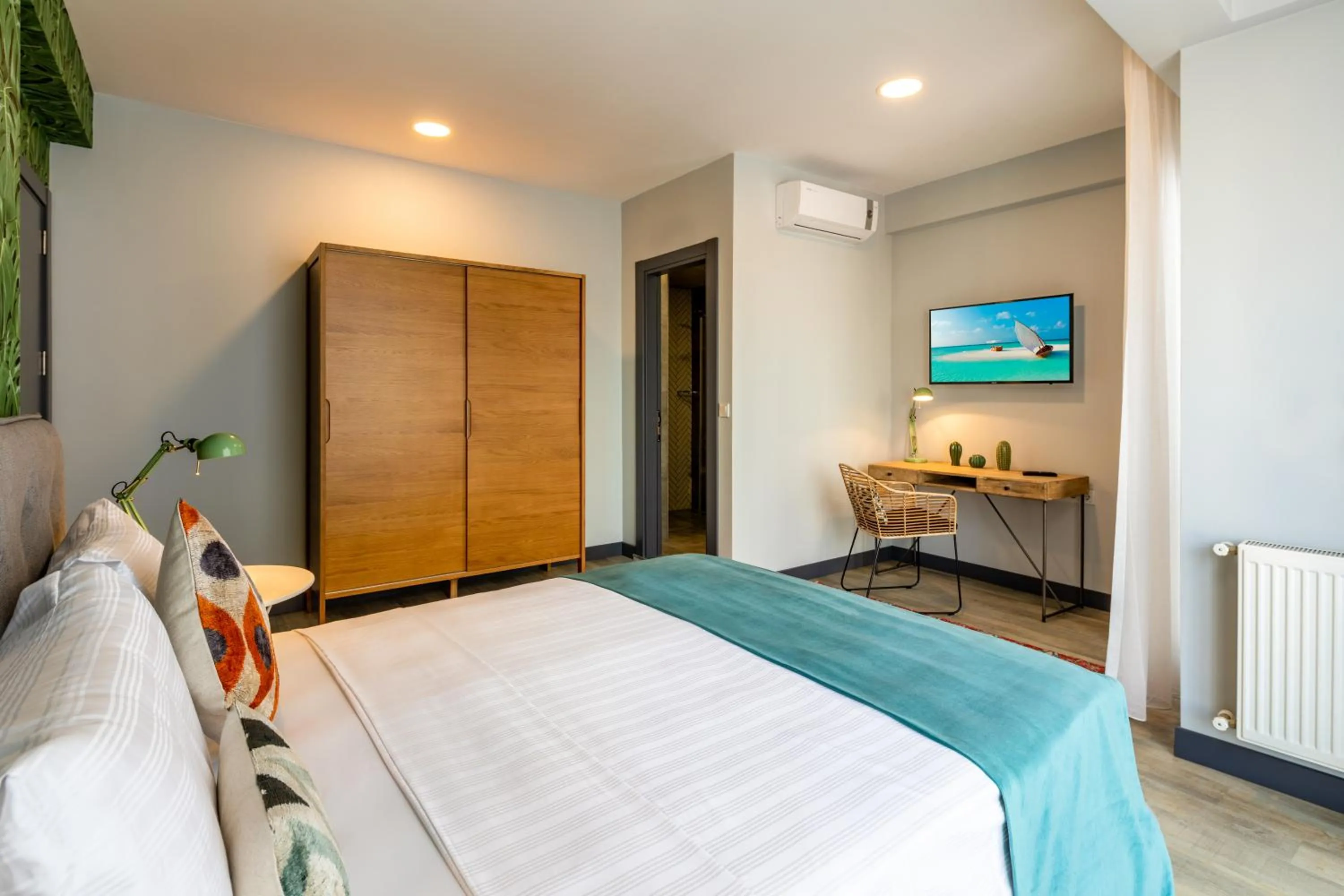 Photo of the whole room, Bed in Green Parrot Hotel Istanbul