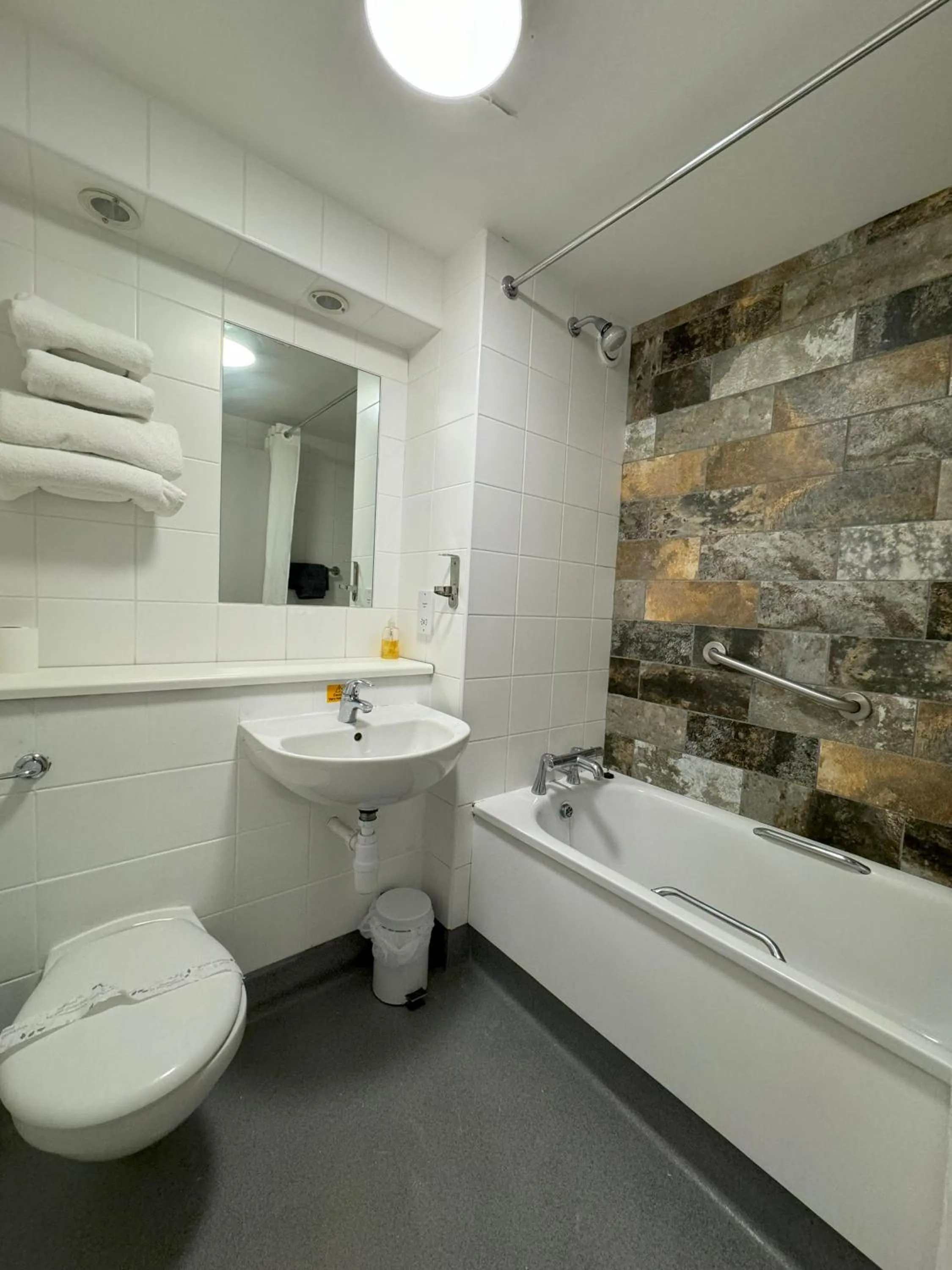 Bathroom in Citilodge Wakefield Hotel by Roomsbooked