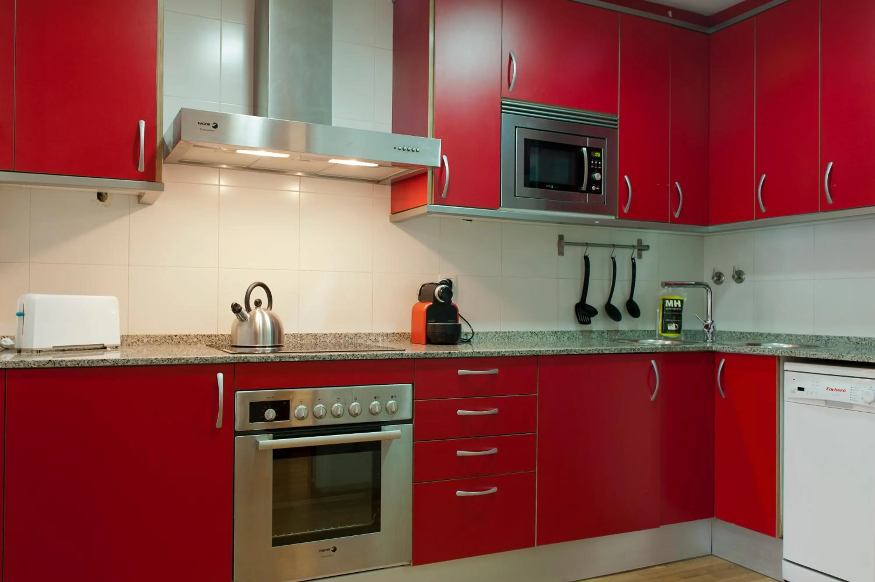 Kitchen or kitchenette in MH Apartments Gracia