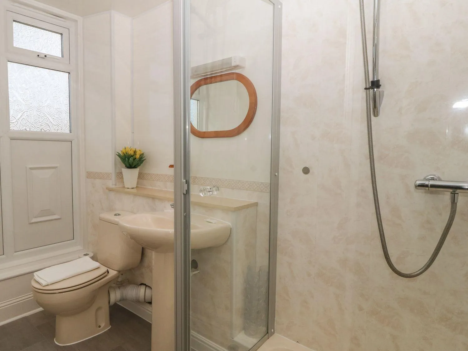 Bathroom in Bryn Noddfa