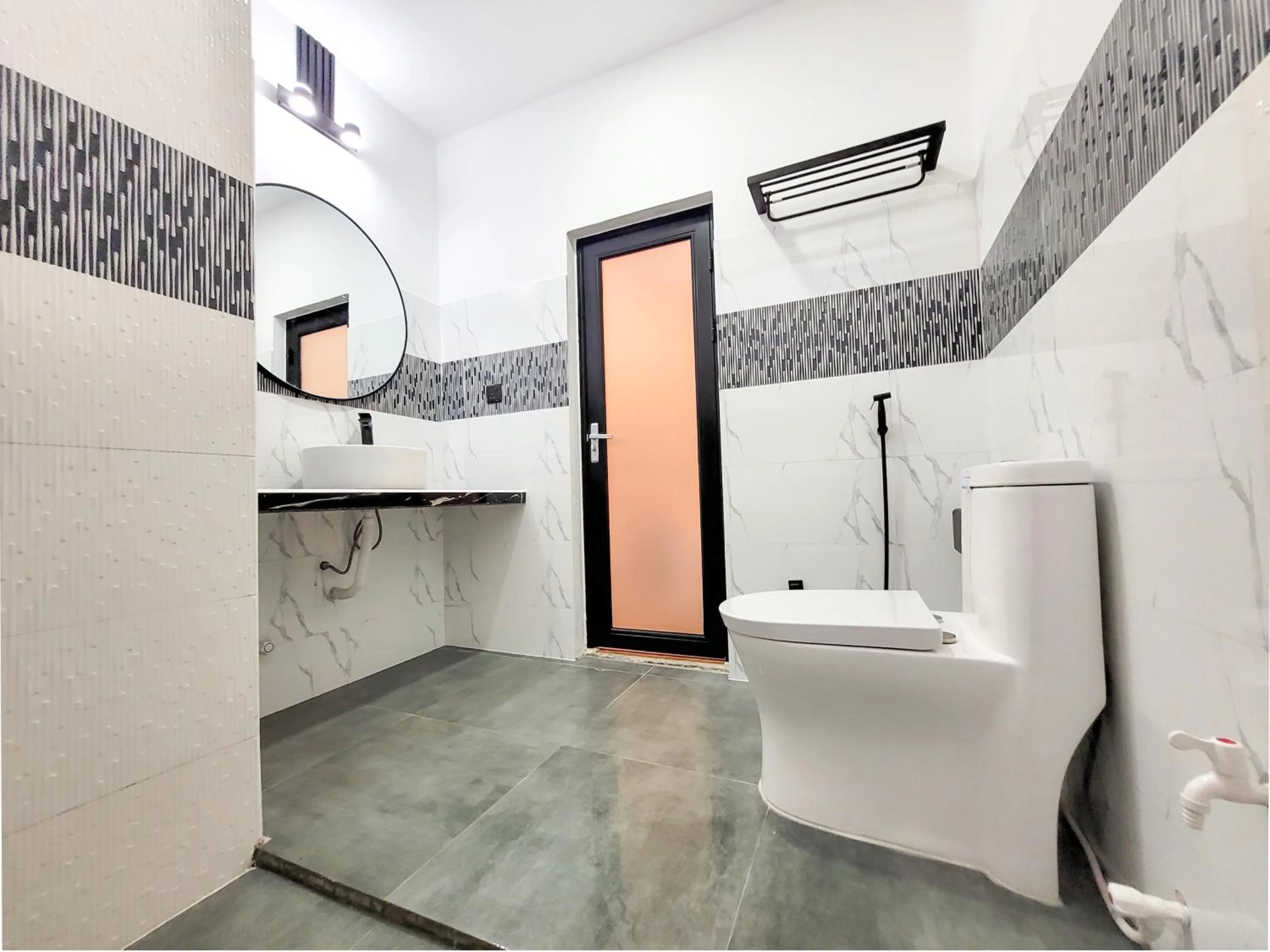 Toilet in Belvedere Thoddoo