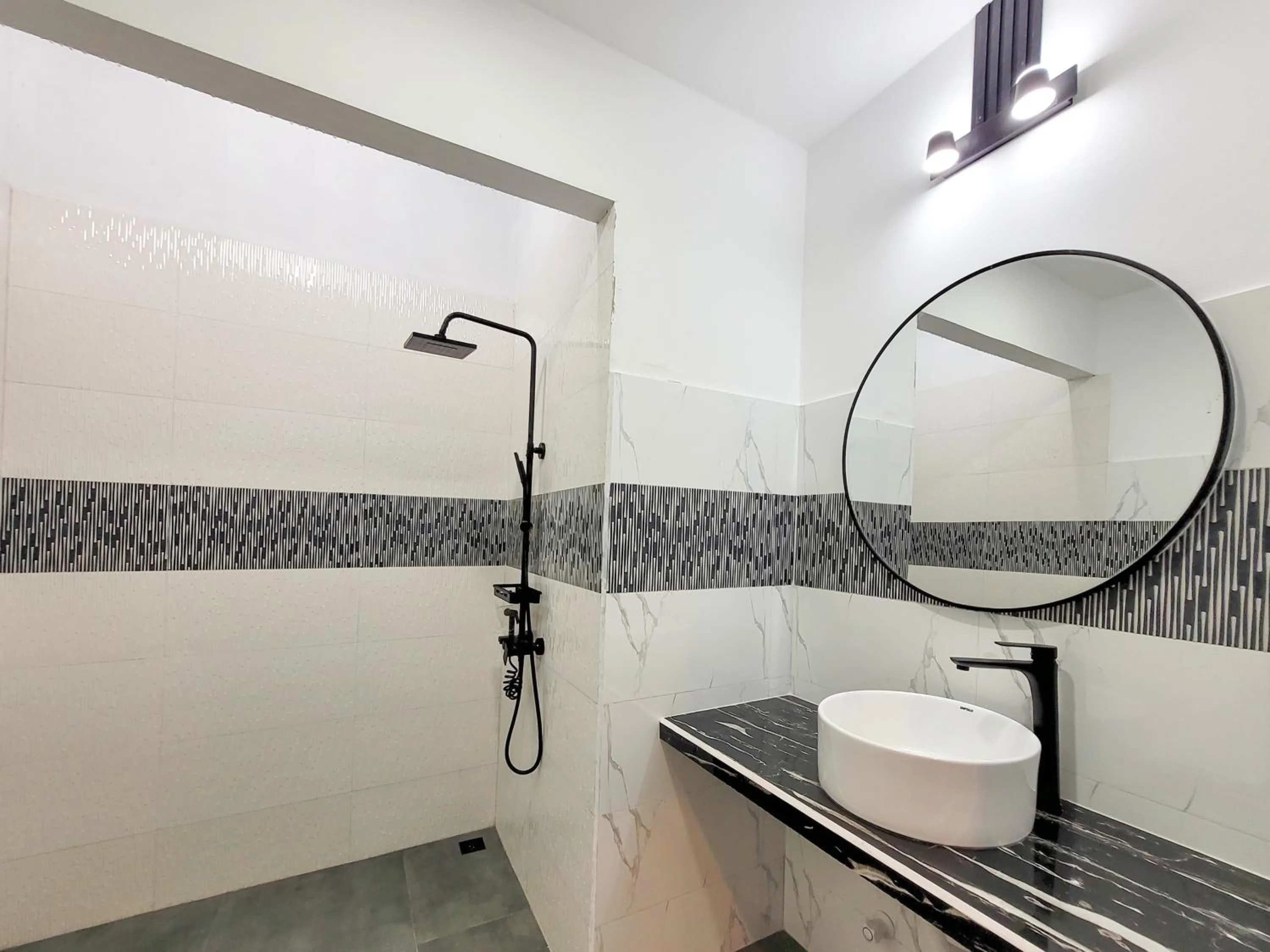 Shower in Belvedere Thoddoo