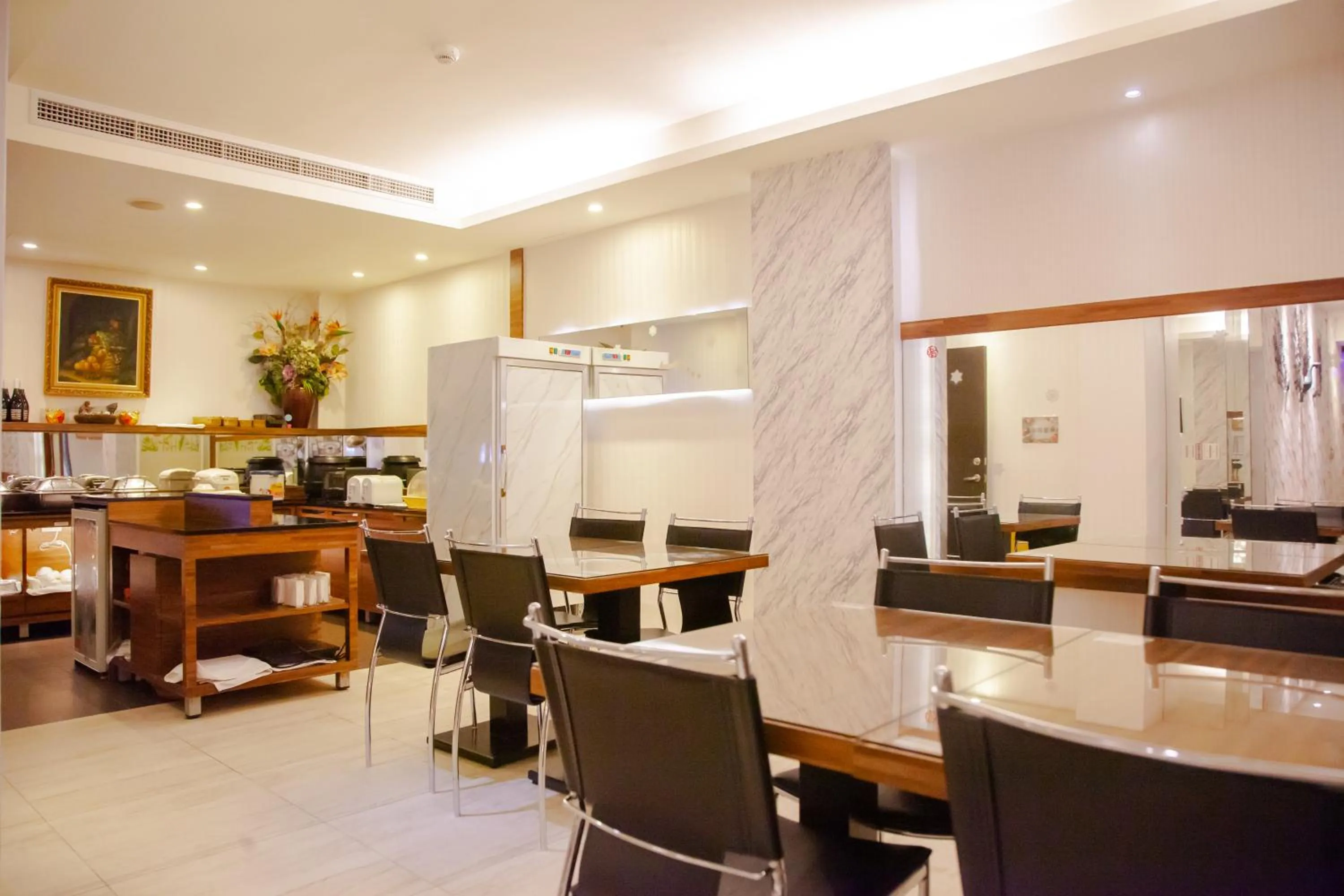 Restaurant/places to eat in E-Coast Star Hotel