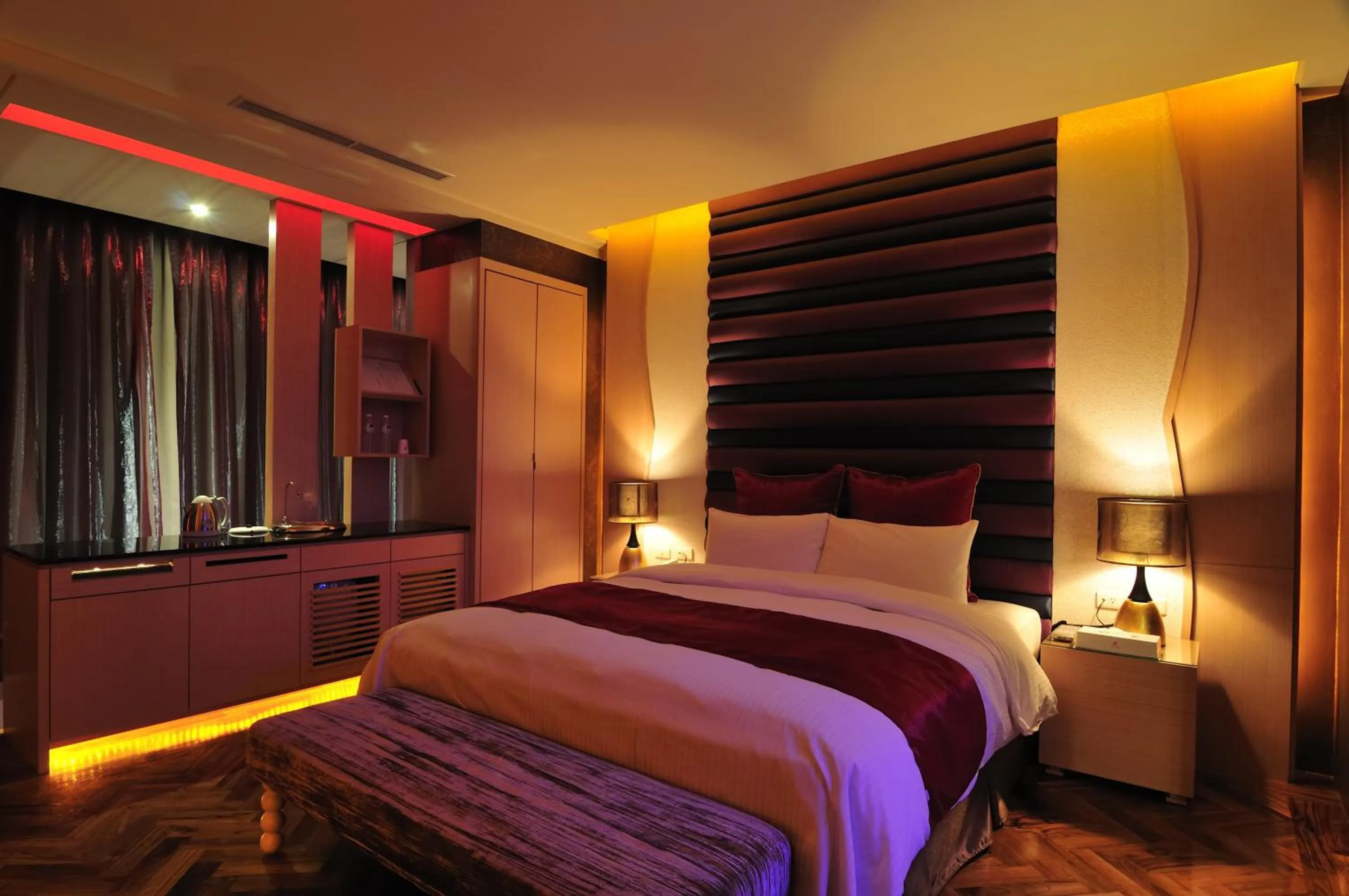 Bed in One + One Motel