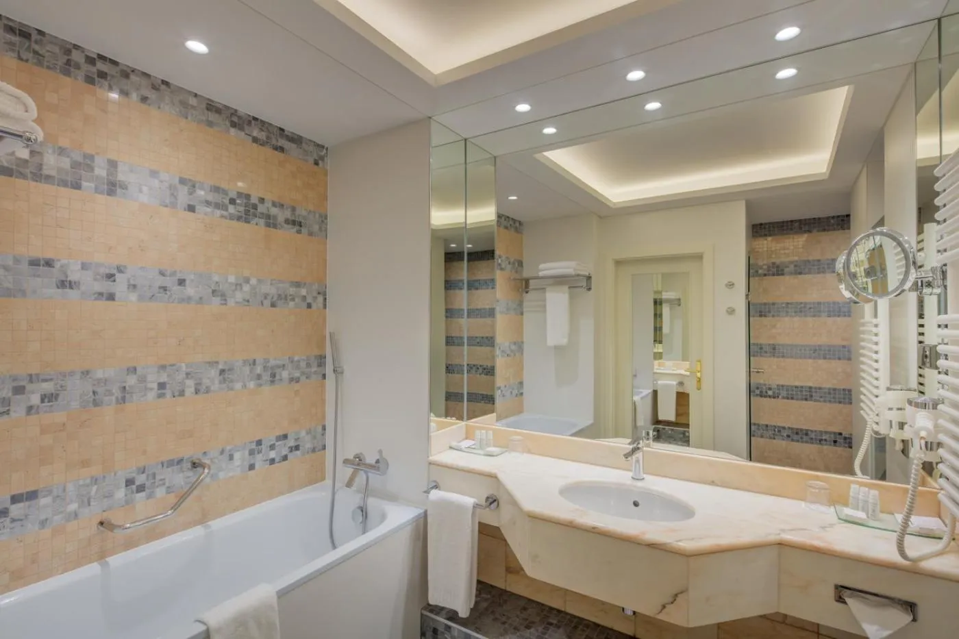 Bathroom in Hotel Savoy Prague