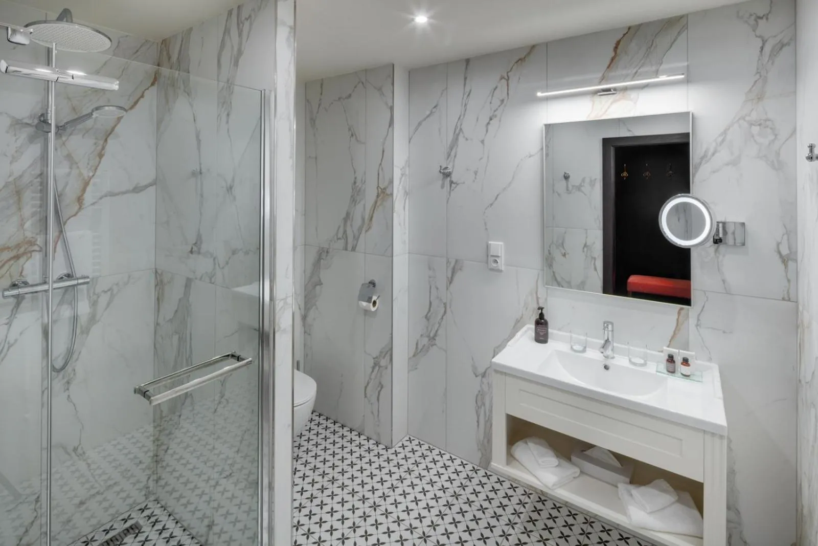 Shower in Hotel Savoy Prague