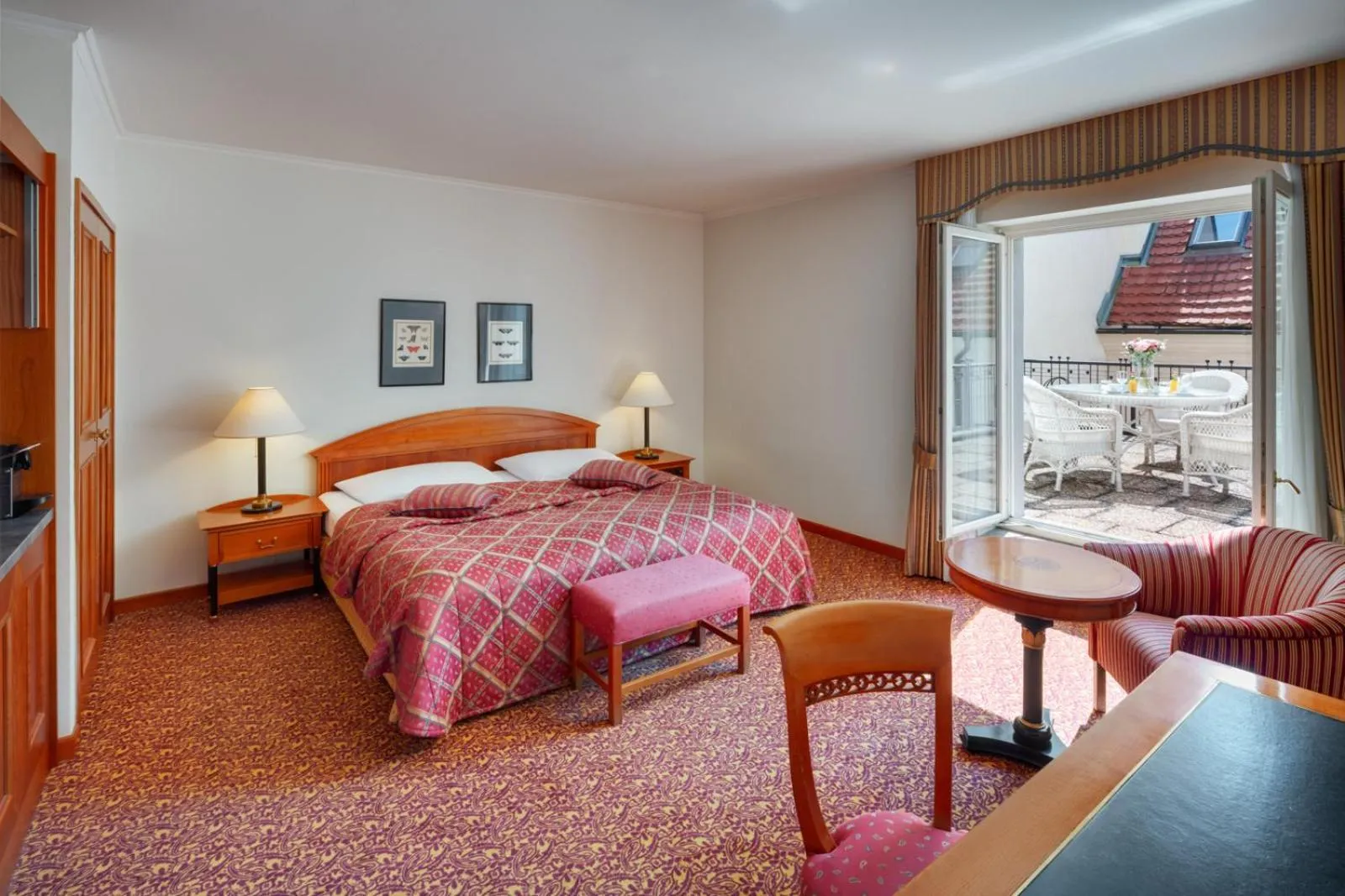 Balcony/Terrace, Bed in Hotel Savoy Prague