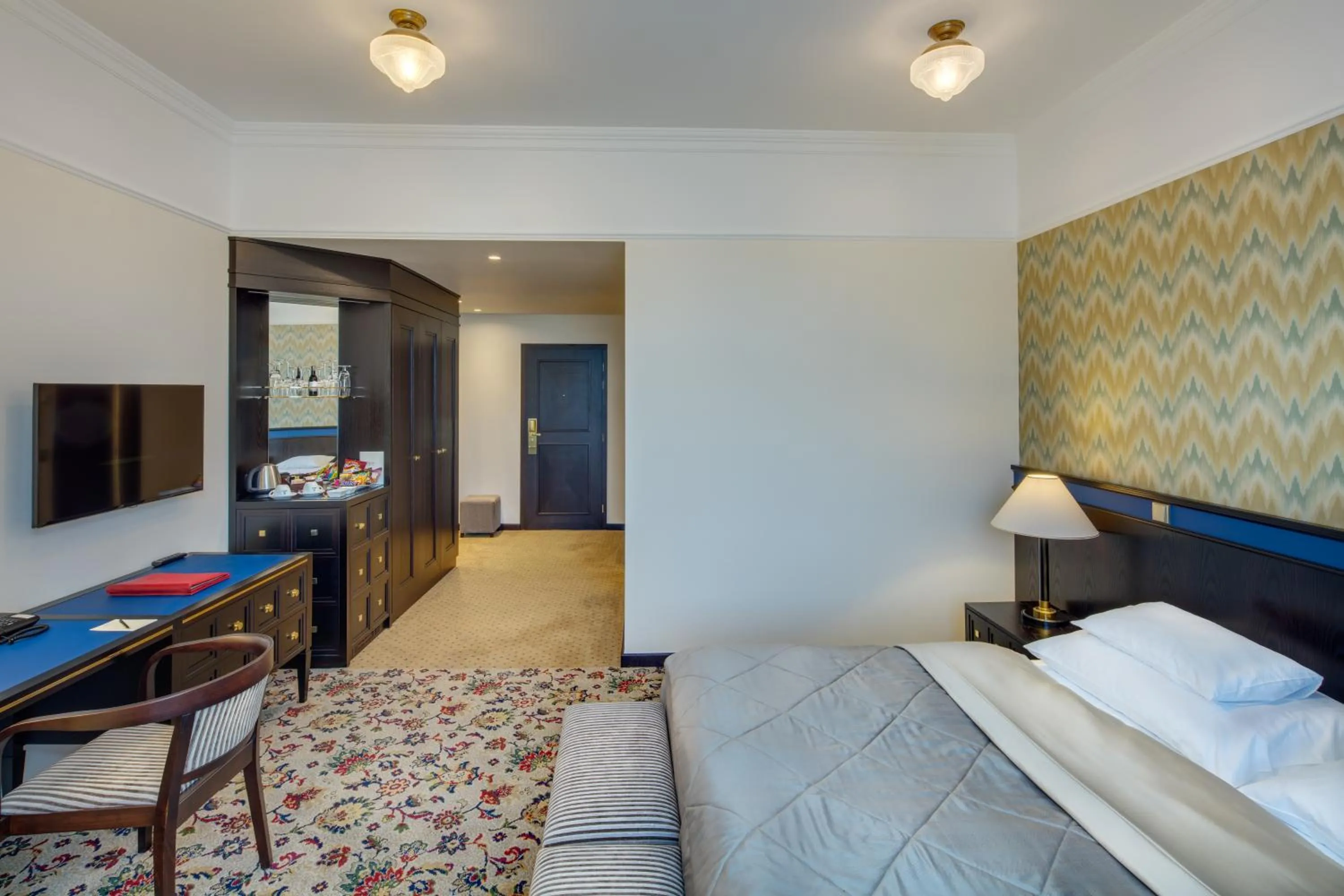 Bed in Hotel Savoy Prague