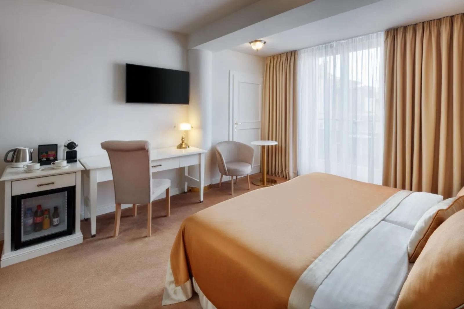 TV and multimedia, Bed in Hotel Savoy Prague