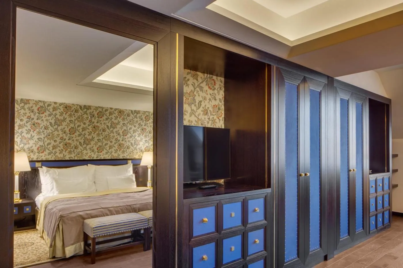 Bed in Hotel Savoy Prague