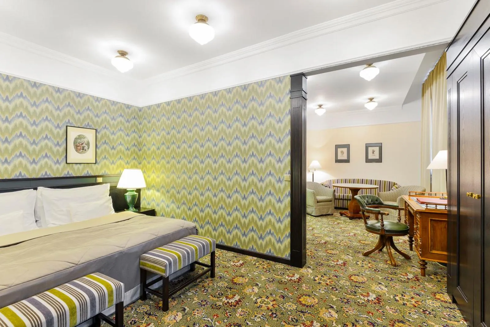 Bed in Hotel Savoy Prague