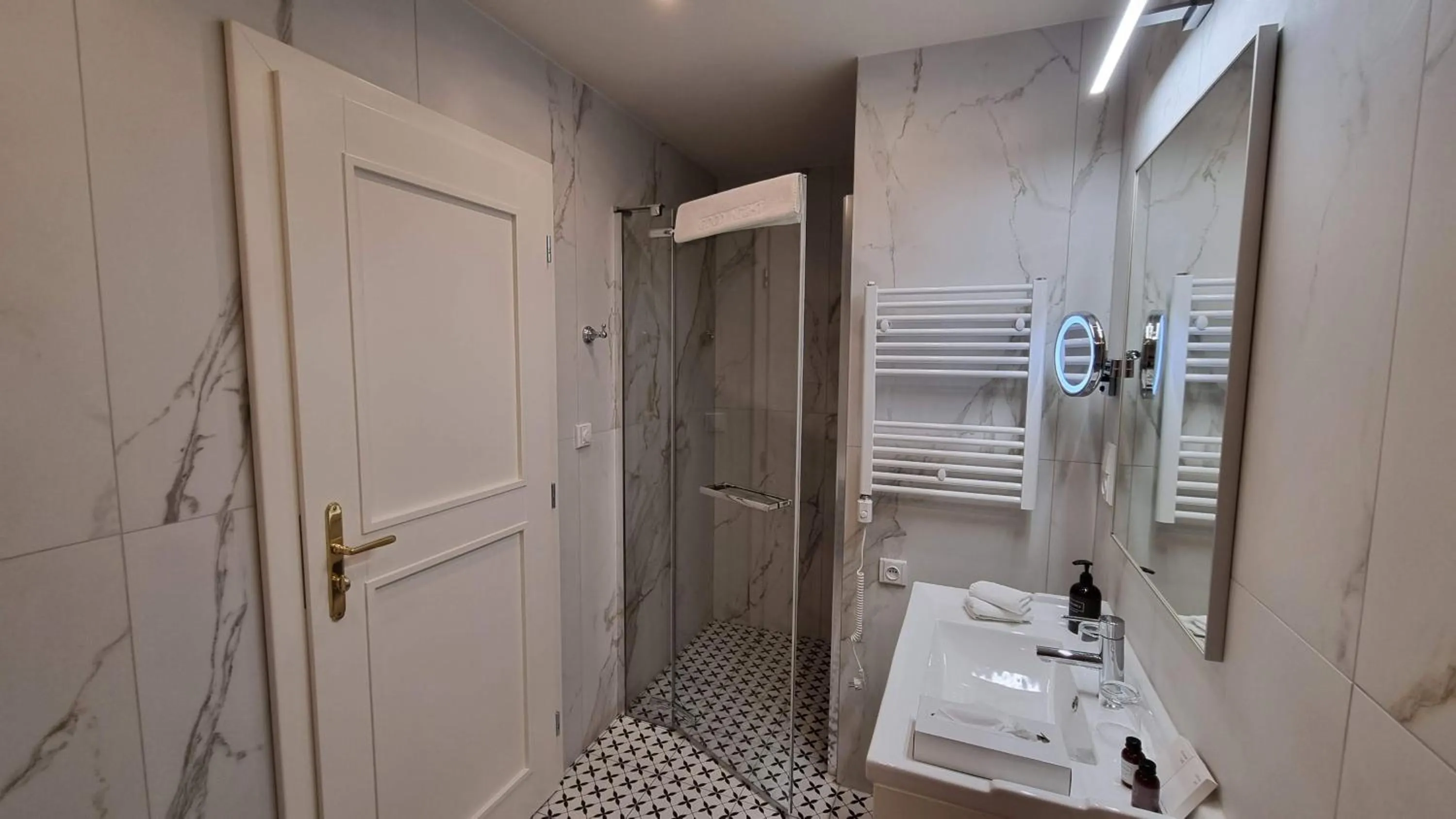 Shower in Hotel Savoy Prague